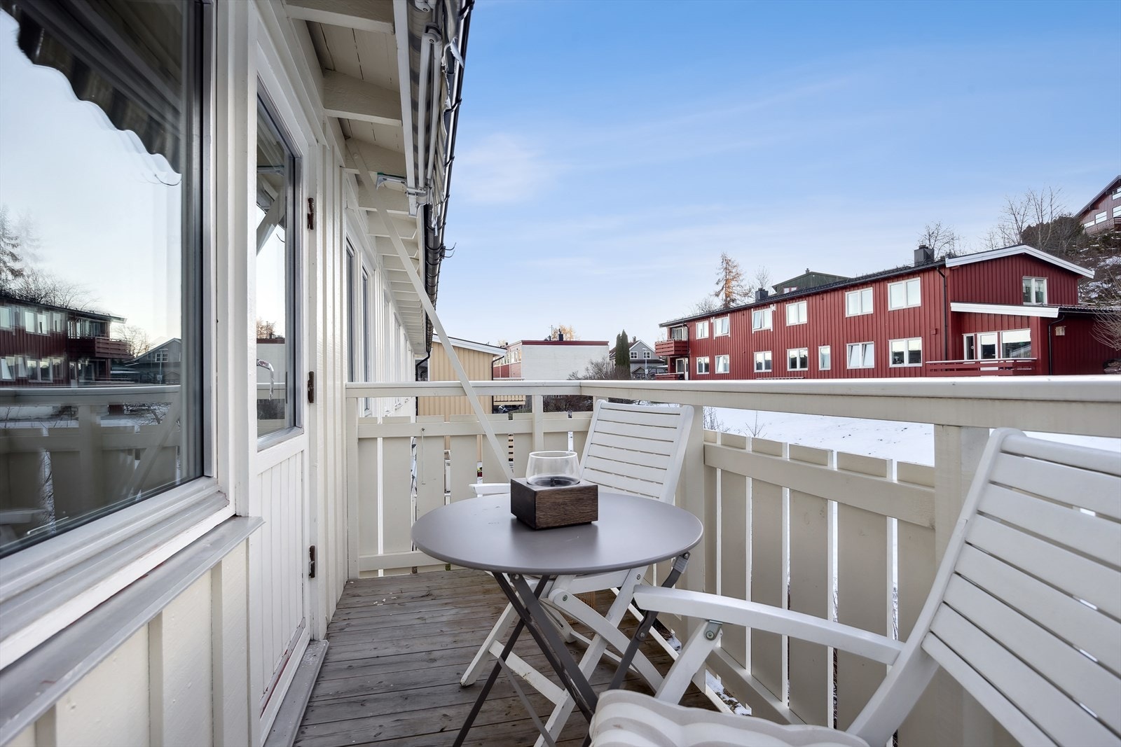 Fra stuen er det utgang til en egen balkong på ca. 4 m². Galleribilde