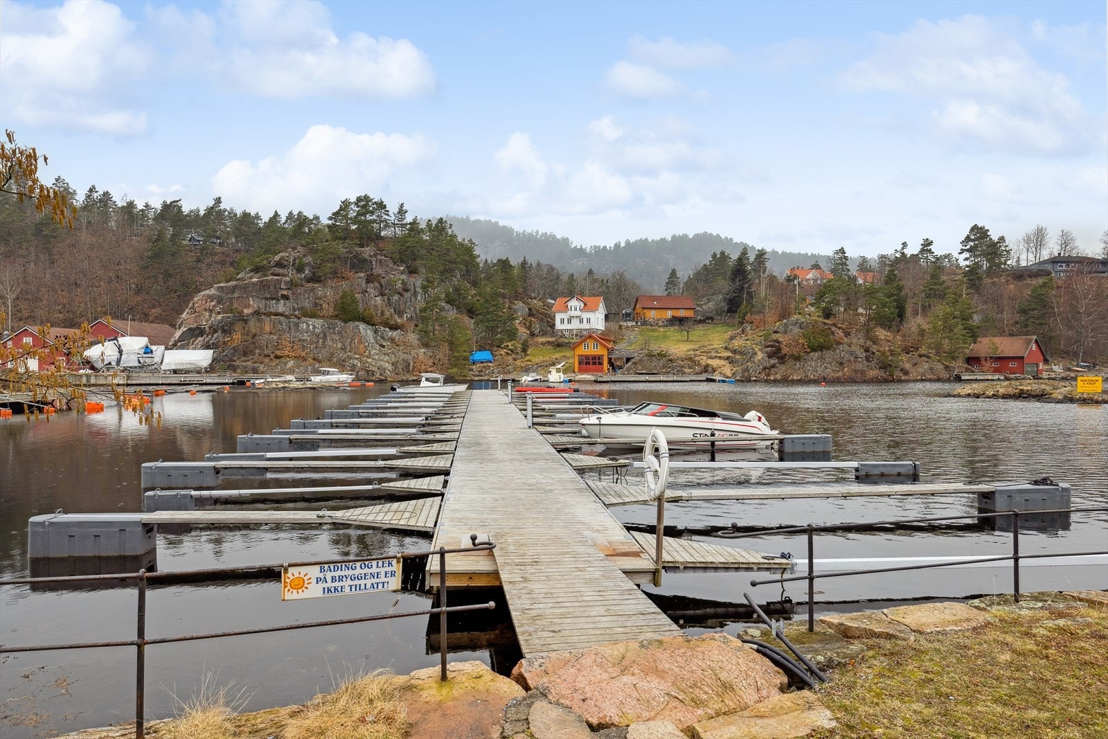 Det medfølger en en rett til leie av båtplass. Galleribilde