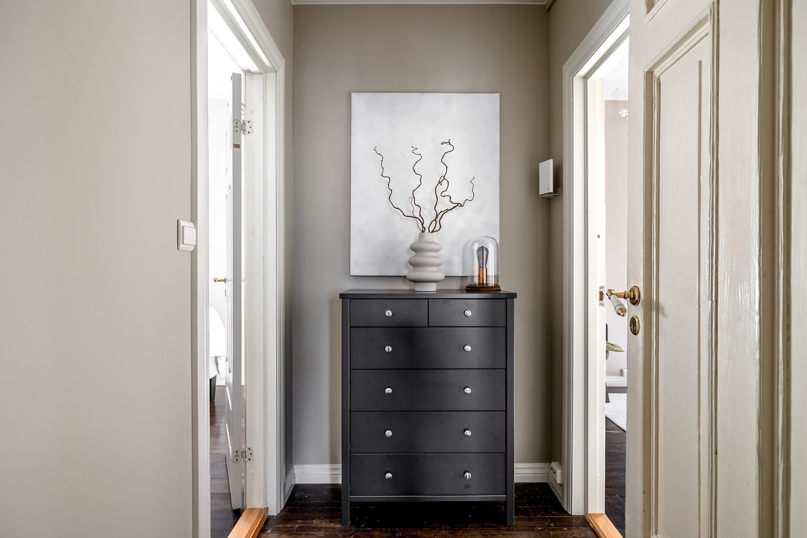 Gang mellom gjesterom og hovedsoverom Galleribilde