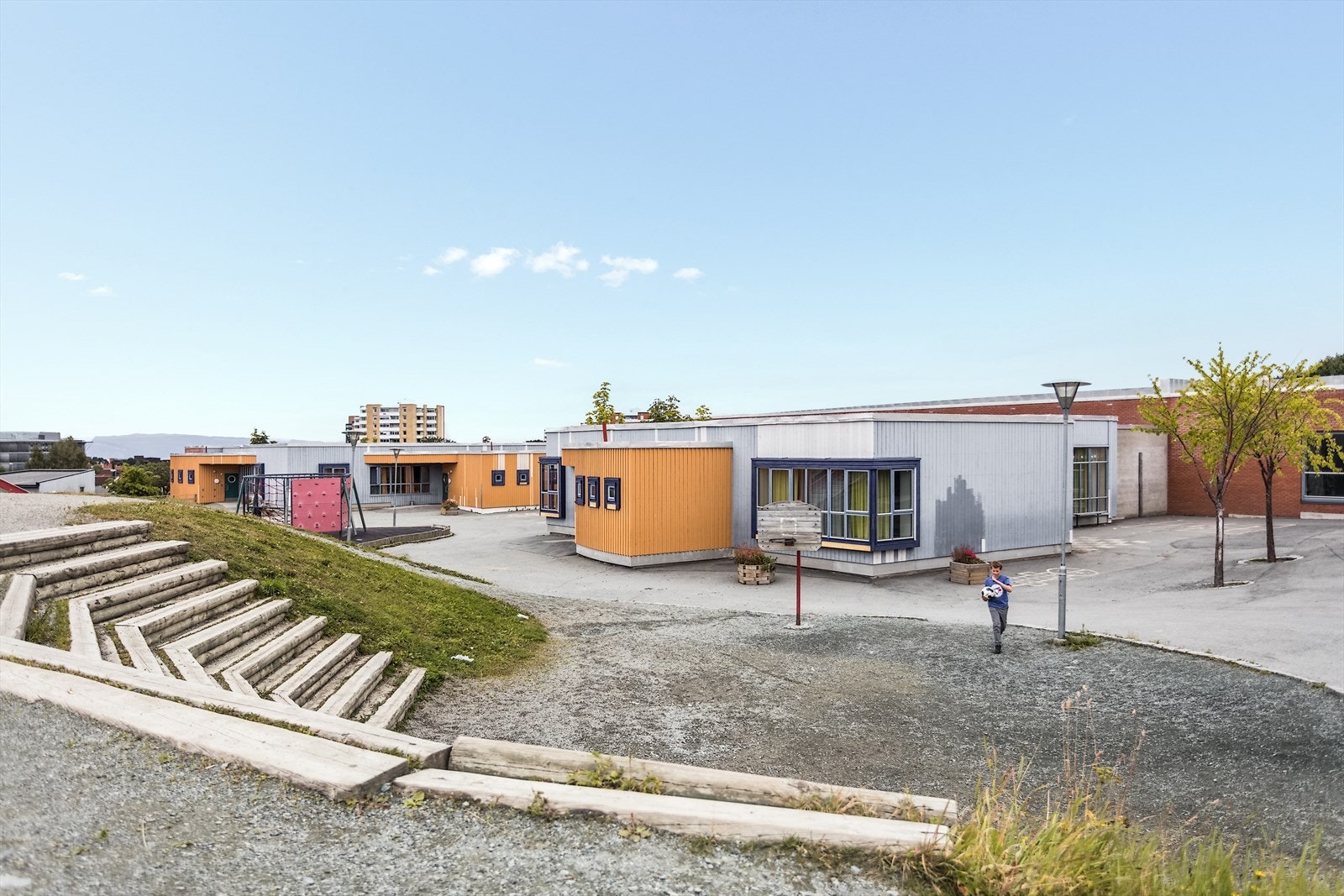 Kort veg til E-berg barneskole. Galleribilde