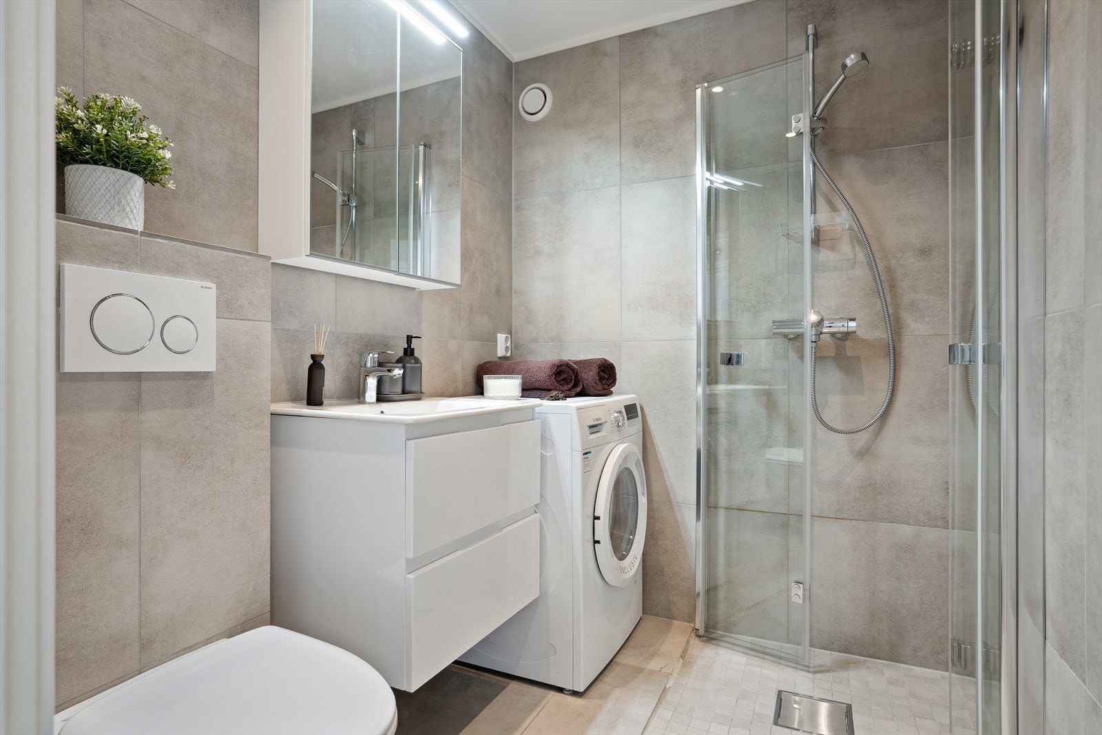 Delikat bad med behagelig gulvvarme. Galleribilde