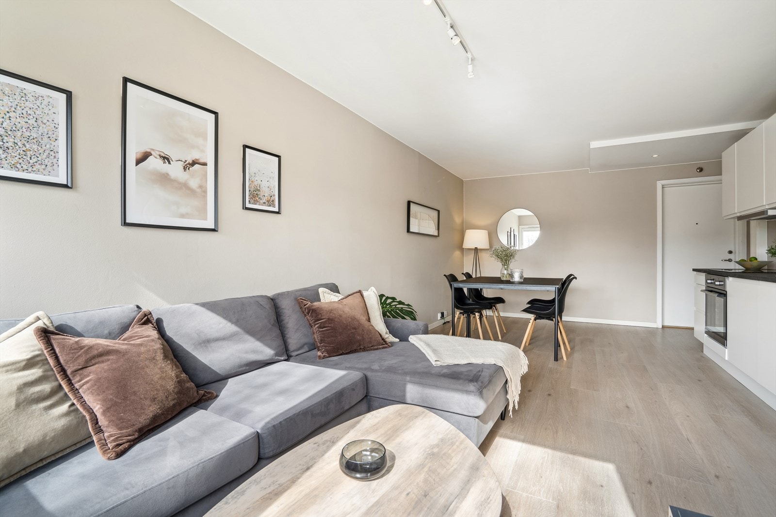 Leiligheten er godt vedlikeholdt og holder en gjennomgående fin standard. Galleribilde