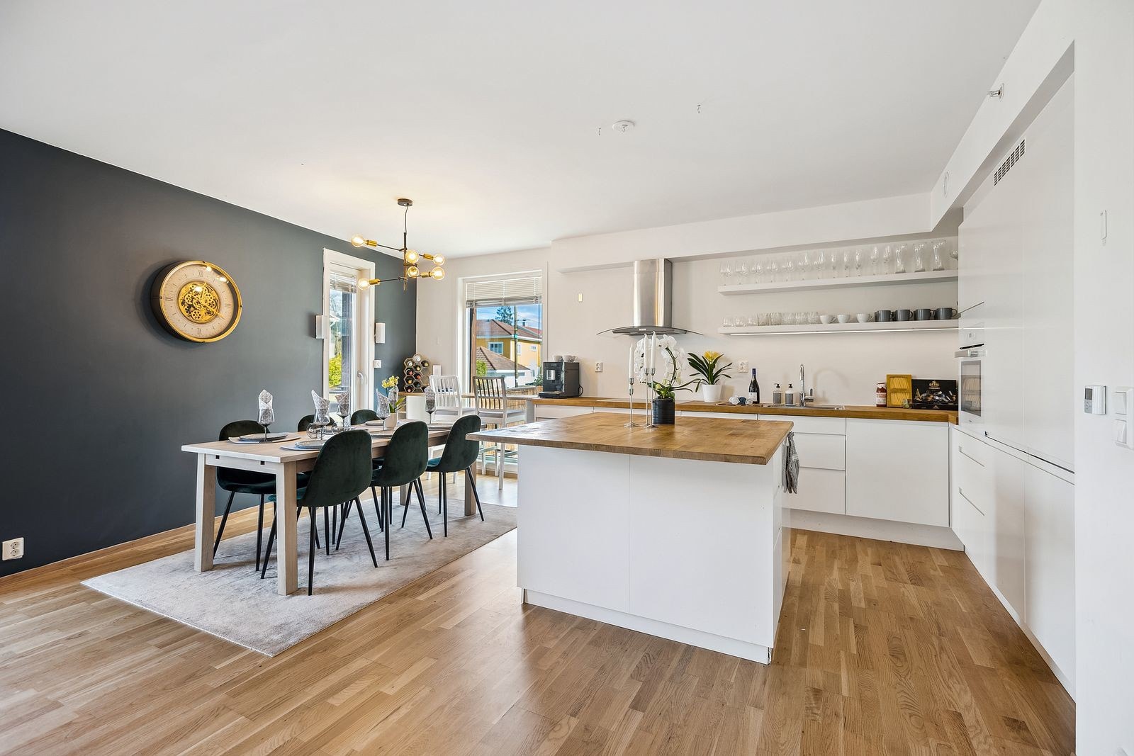 kjøkken med spiseplass Galleribilde