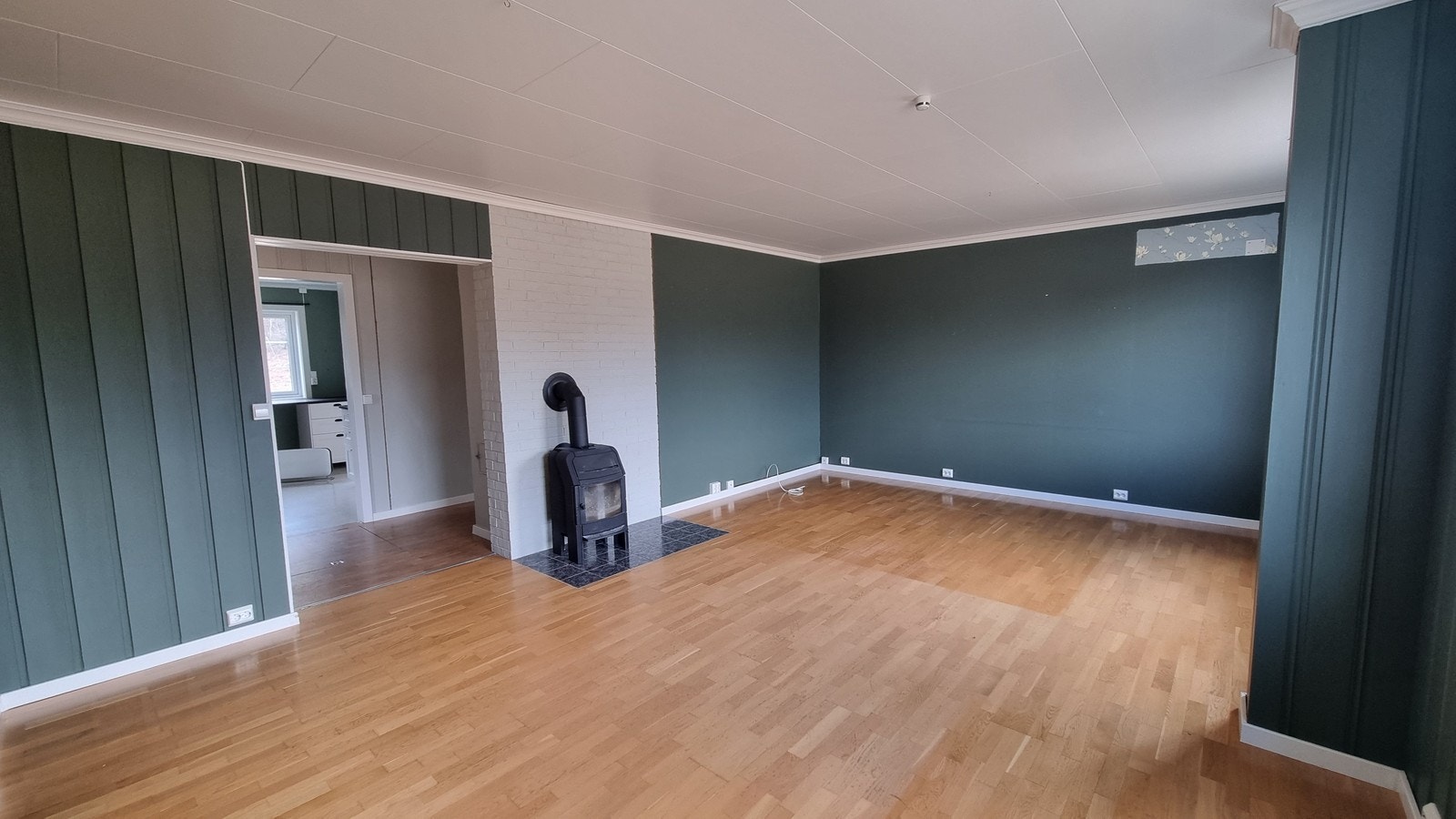 Stuen er romslig av seg med gode møbleringsmuligheter. Galleribilde