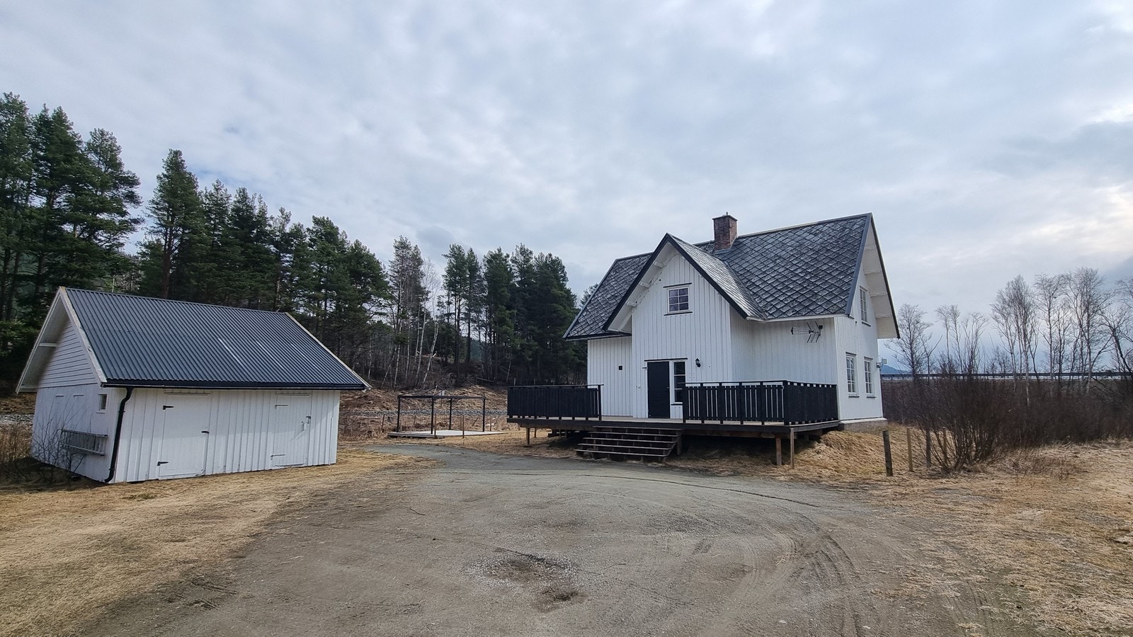 Velkommen til Sjulhusjordet 80 - innholdsrik og romslig enebolig med 4 soverom og nyere kjøkken Galleribilde