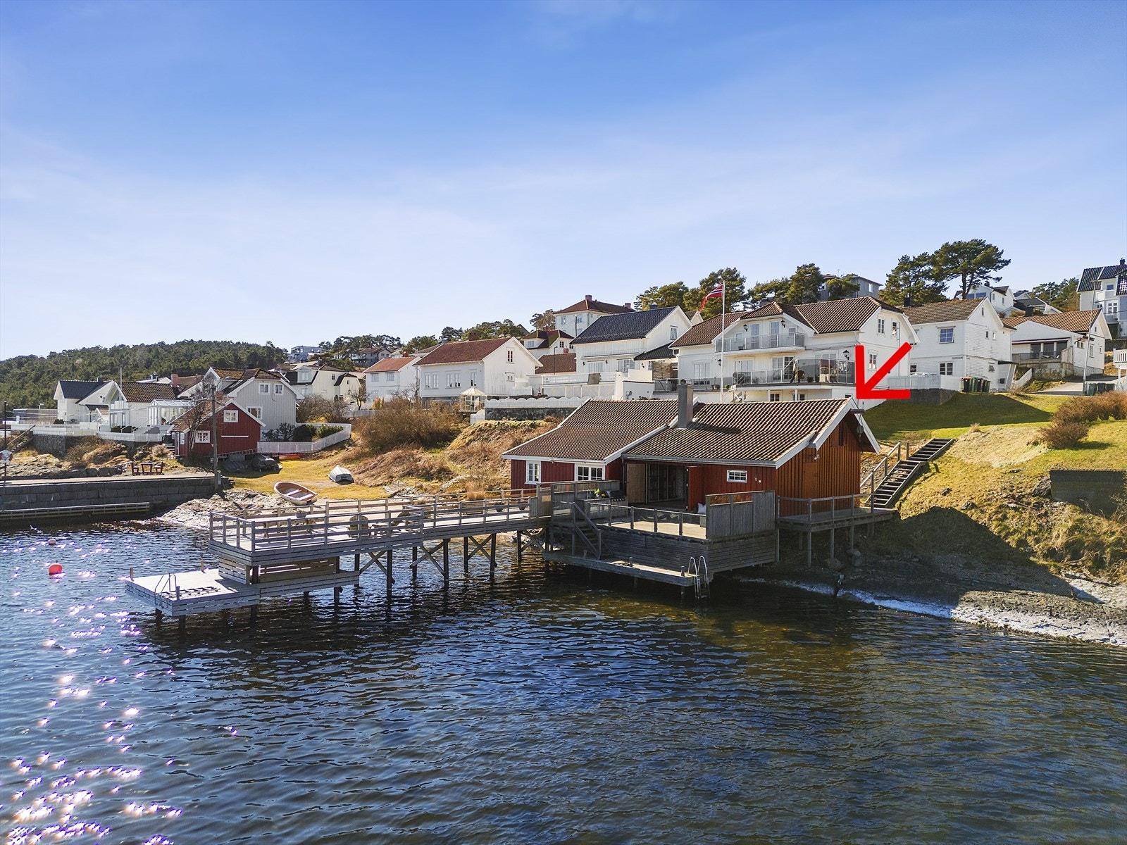 Velkommen til denne sjarmerende sjøboden i vakre Langesund! Galleribilde