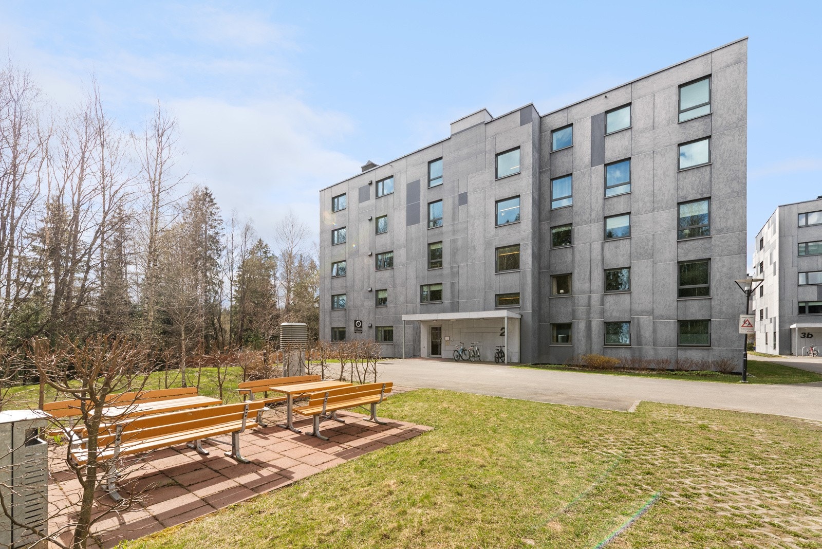 Midtskogen 2 Sett fra inngangssiden Galleribilde