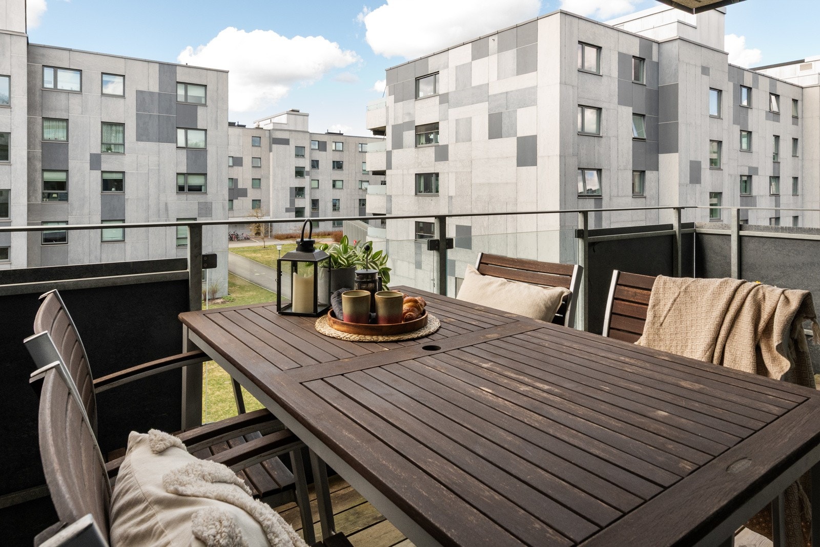 God plass til både utemøbler Galleribilde