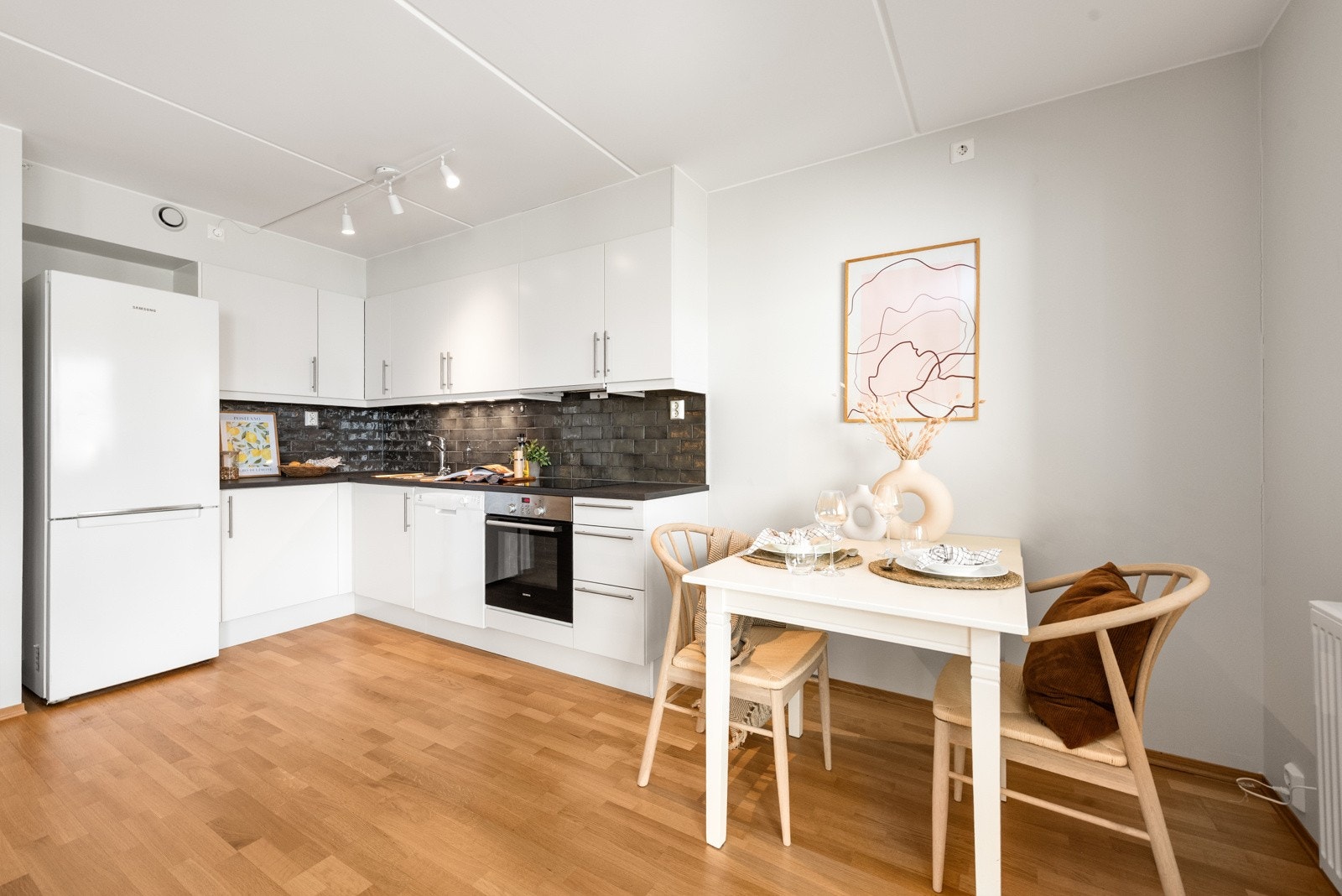 Plass for spisegruppe Galleribilde