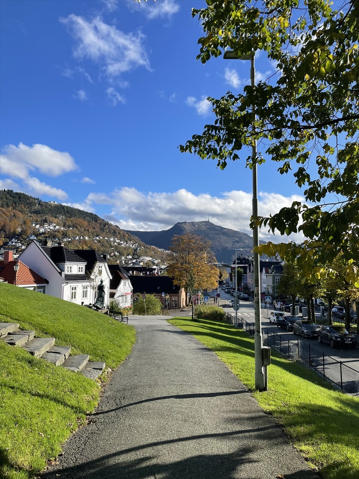 Område prydes av flotte parker og samlingssteder. Galleribilde