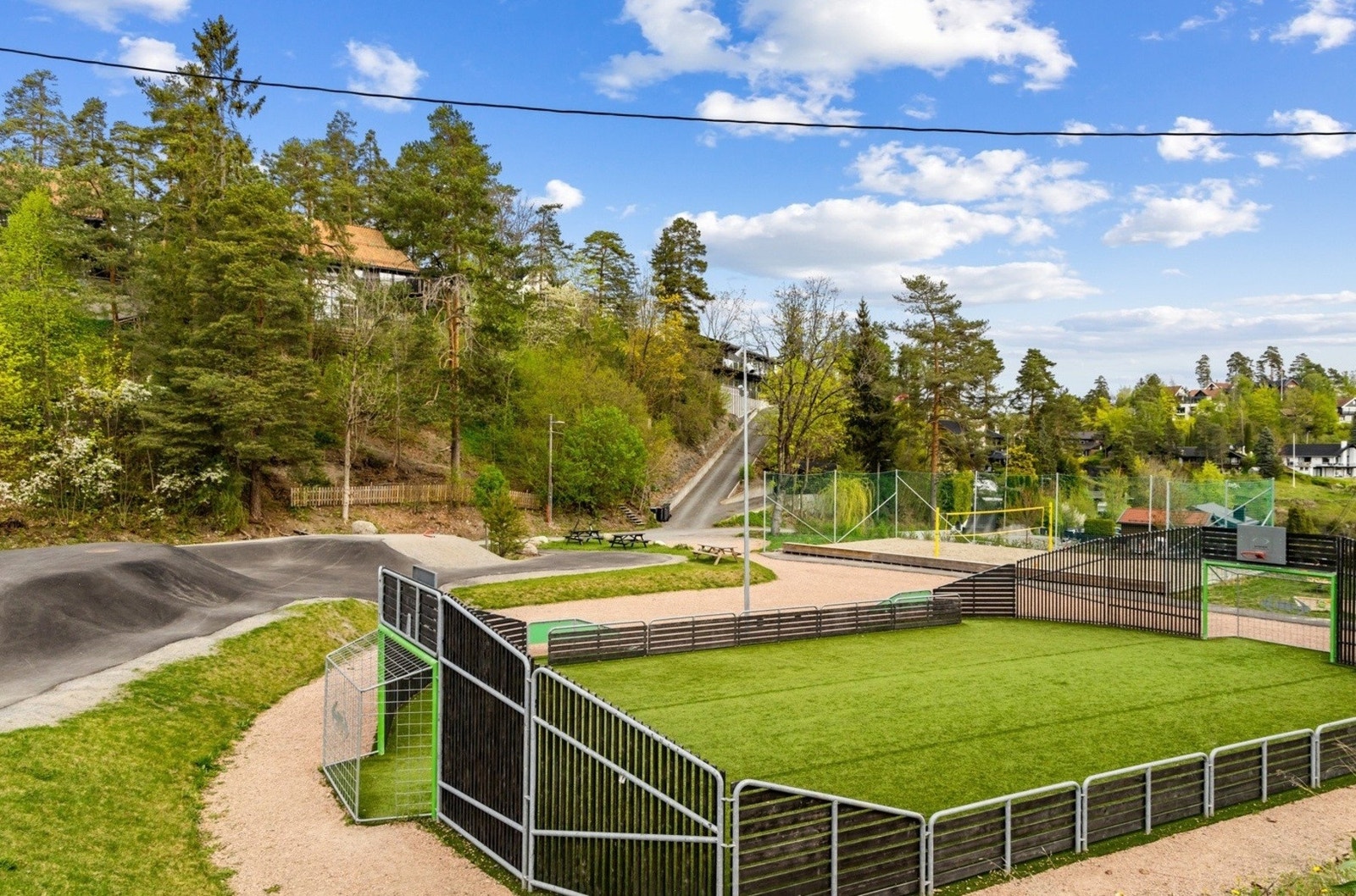 Flott lekeplass like i nærområdet Galleribilde