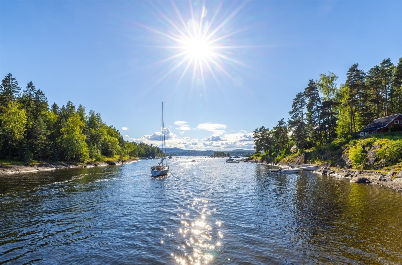 Fin skjærgård med flere holmer og hyggelige ankerplasser Galleribilde