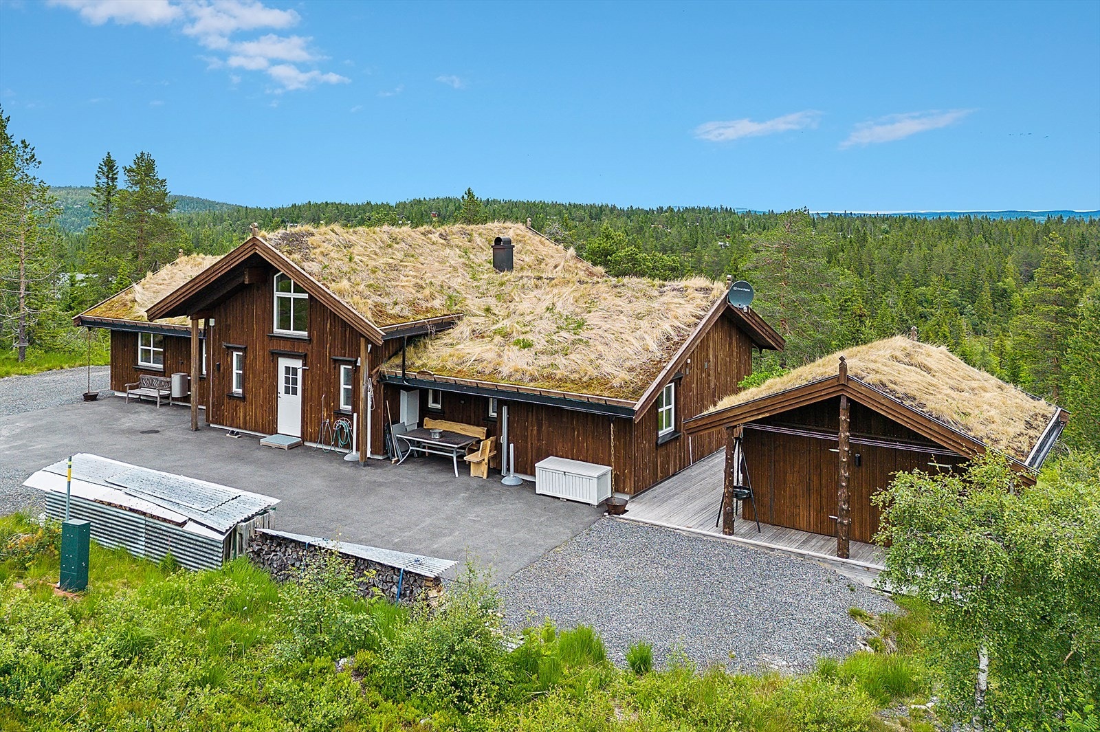 Gode parkeringsmuligheter på stor gårdsplass Galleribilde