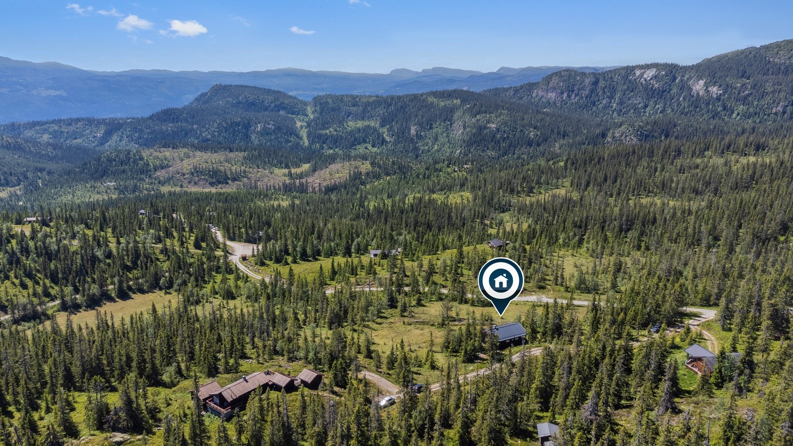 Med eiendommen som utgangspunkt kan du dra på mange flotte fotturer i området Galleribilde