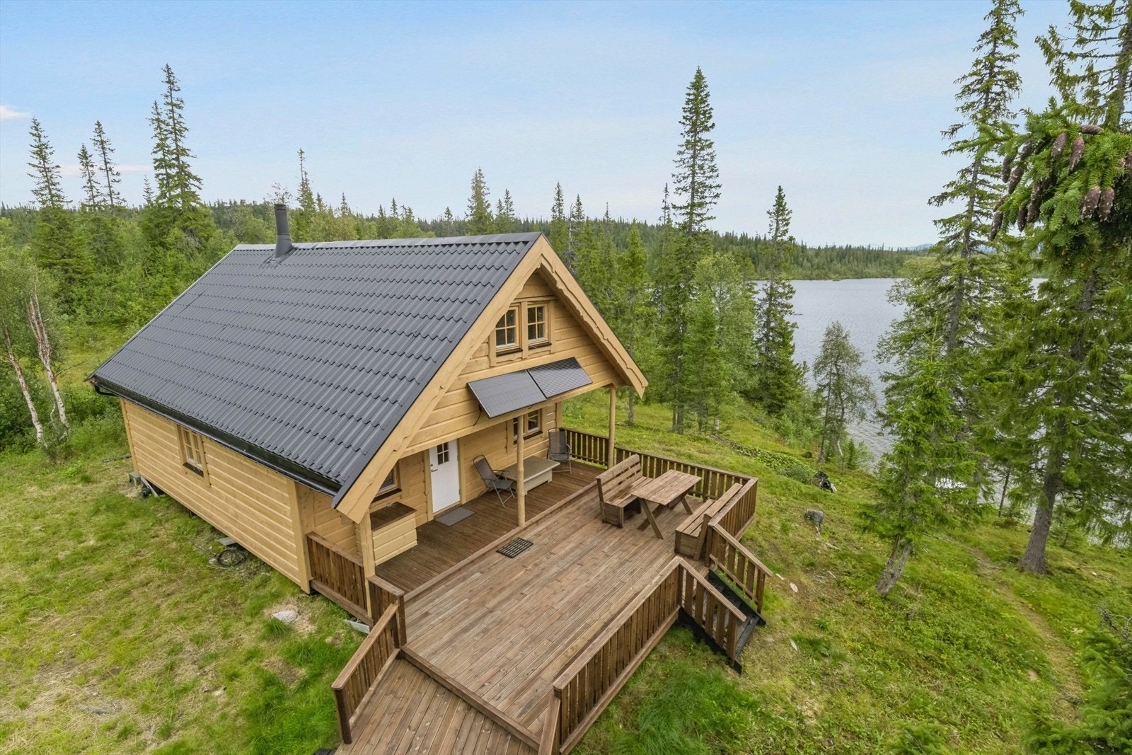 Velkommen til Harratangen 2. Helårs hytte ved
Krokvatnet. Eldorado for fiske, jakt og friluftsliv! Galleribilde