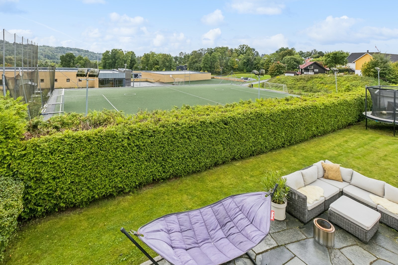 Svært familievennlig beliggenhet med umiddelbar nærhet til Skogsti skole. Galleribilde