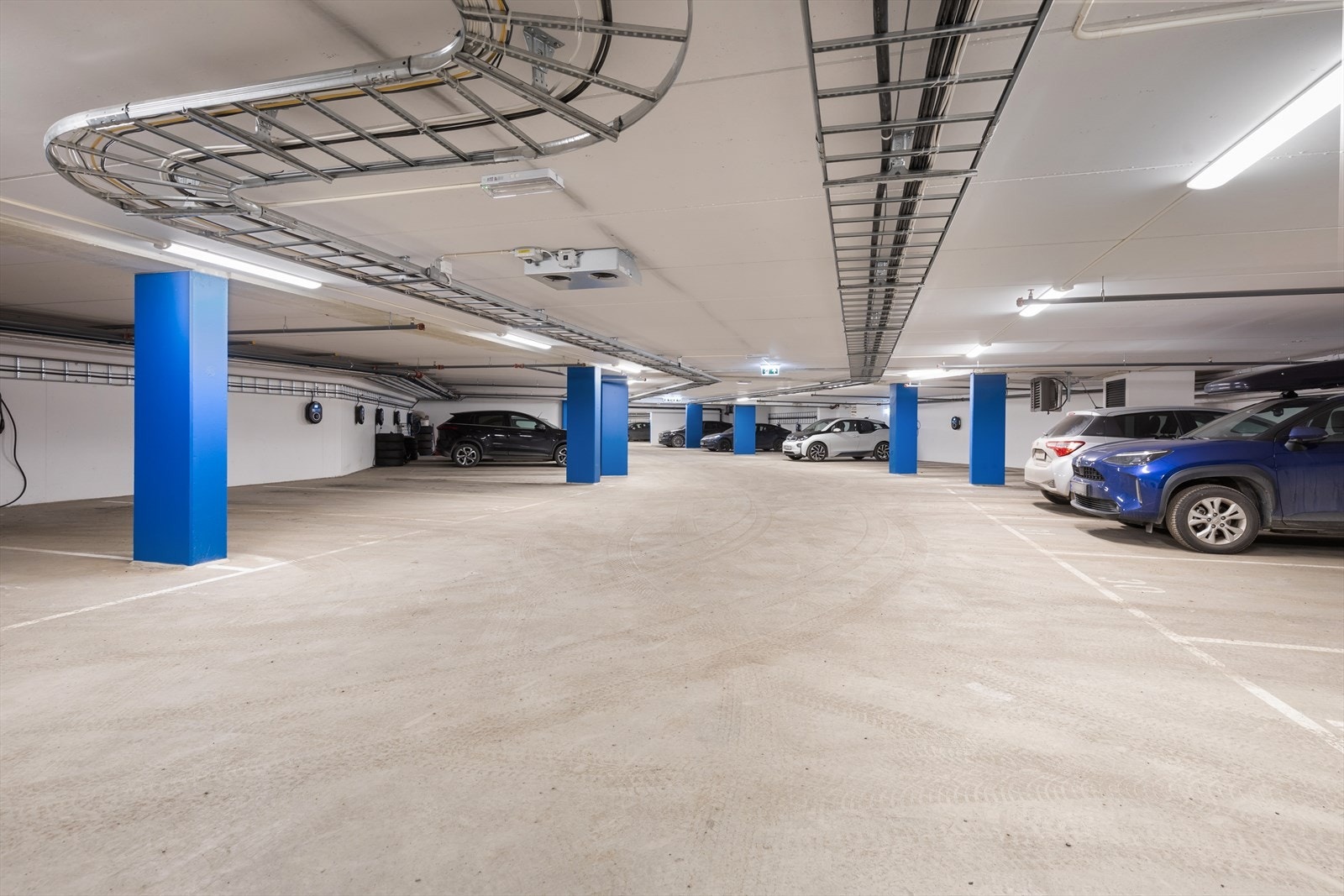 Med leiligheten følger en garasjeplass i felles garasjeanlegg. Galleribilde