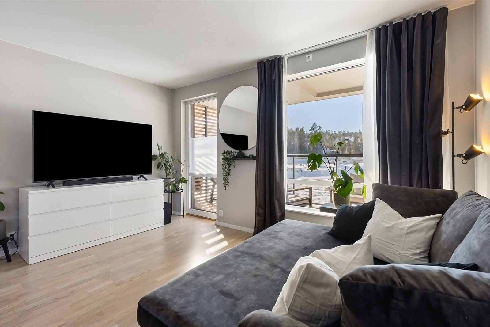 Leiligheten stod ny i 2022 og holder en moderne og god standard. Galleribilde