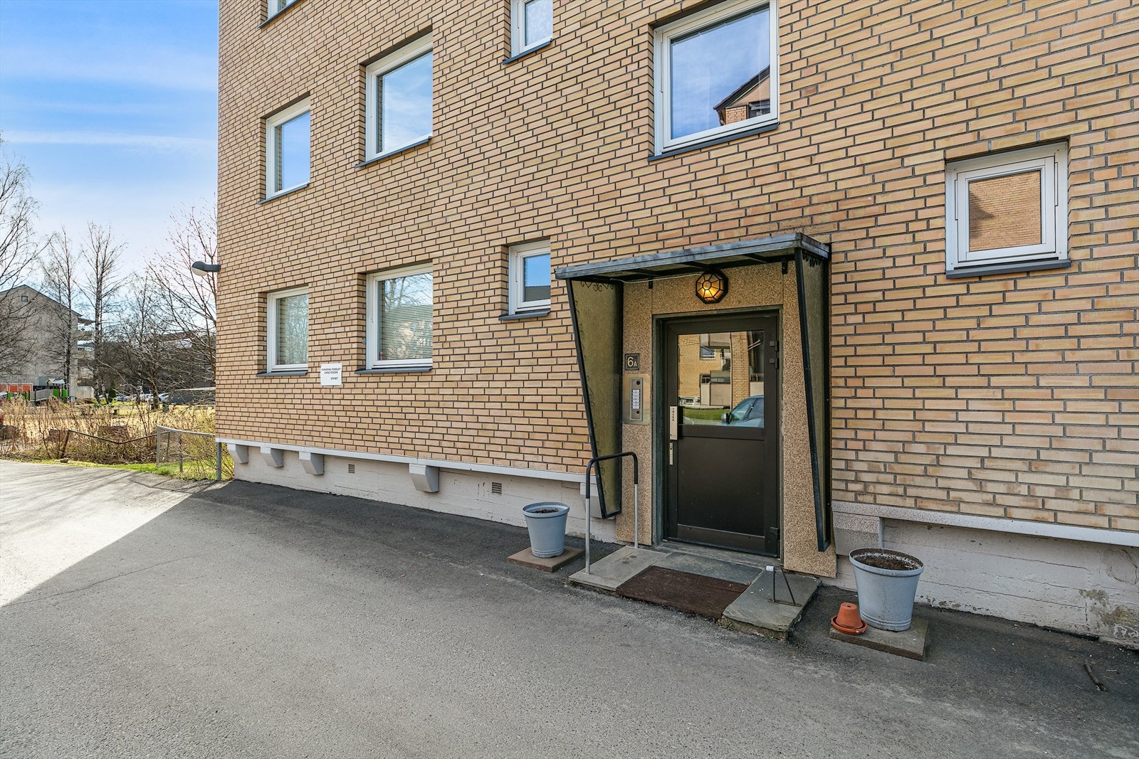 Inngangsparti. Galleribilde