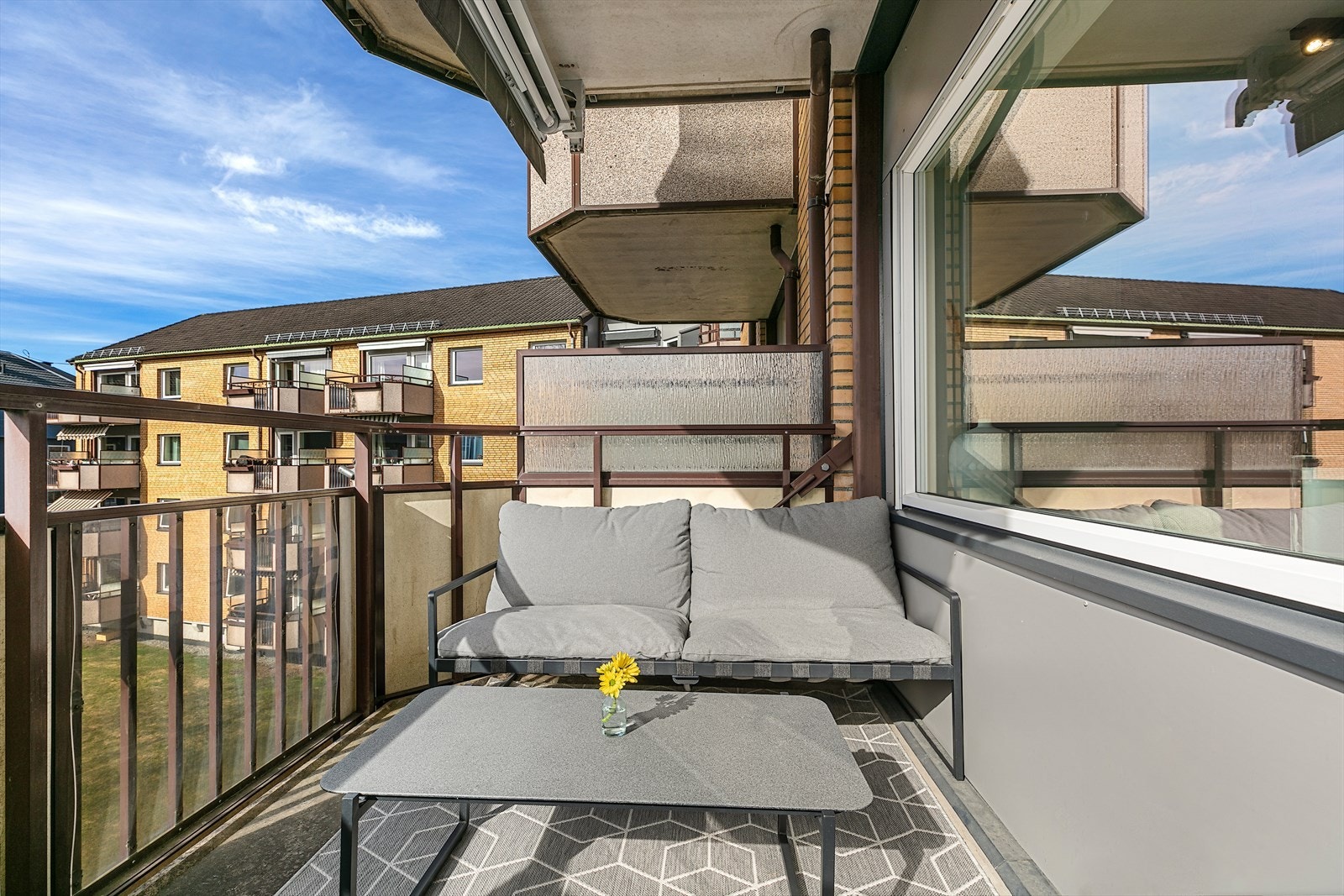 Nydelig balkong på 7 m² med plass til sittemøbler. Galleribilde