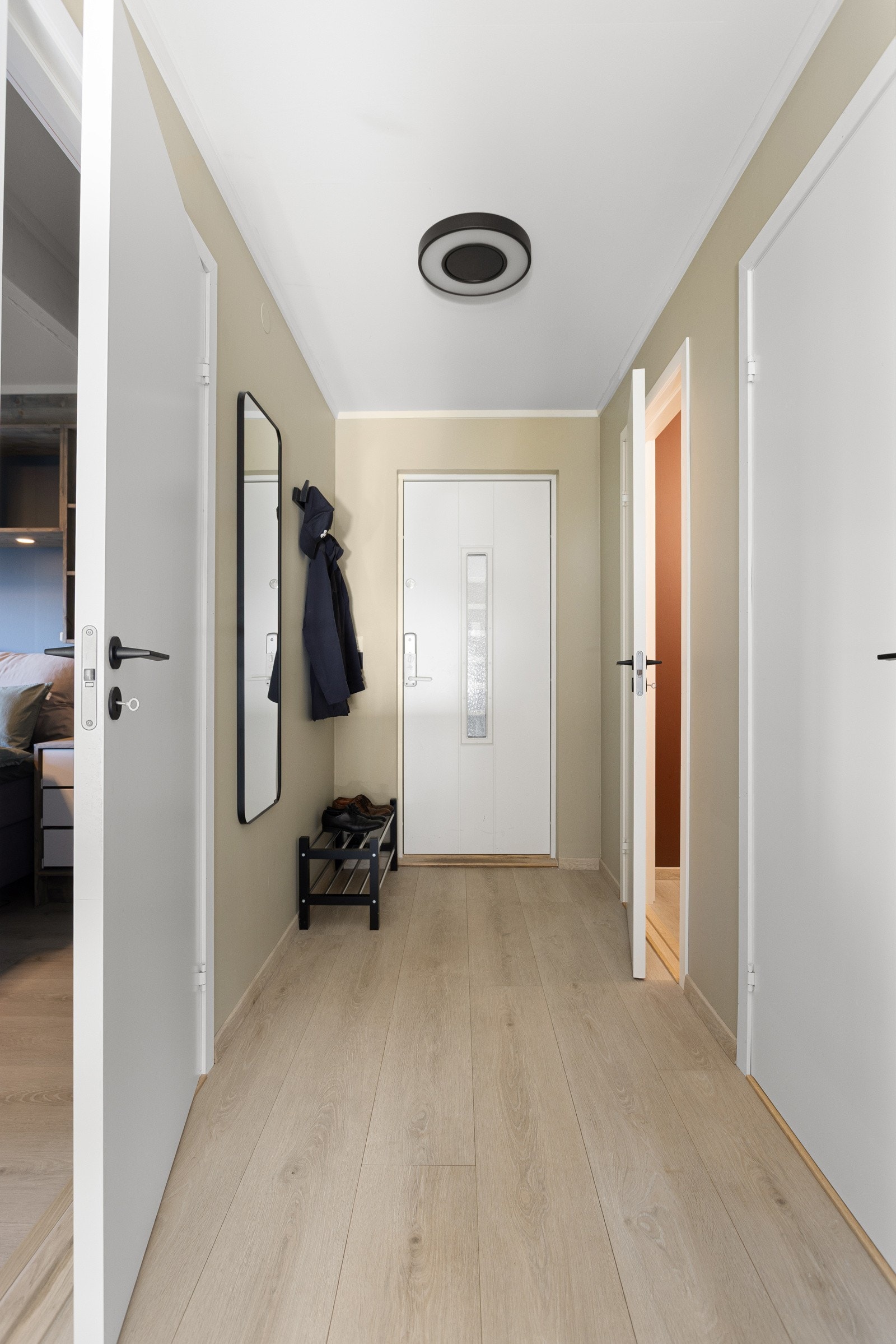 Inngangspartiet ditt er designet for å gi en ryddig og innbydende start på hjemmet Galleribilde