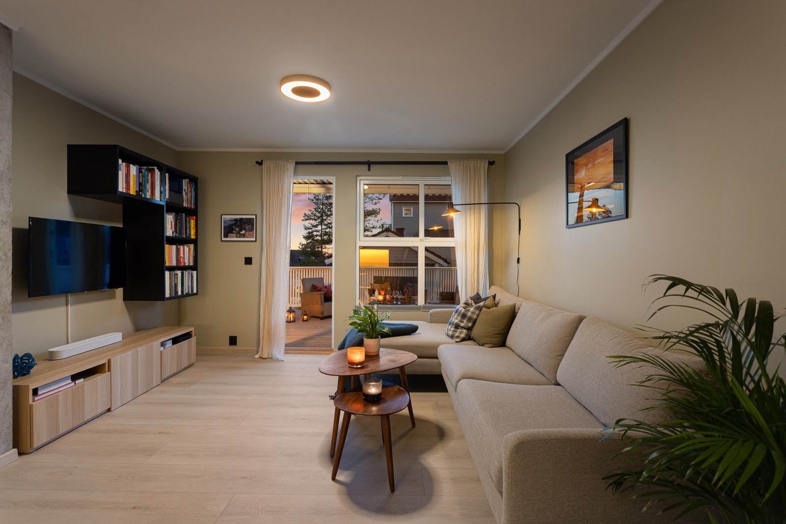 Lun kveldsstemning i stuen Galleribilde