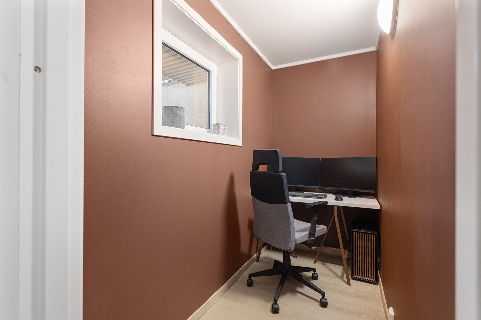 Boligen har innvendig bod som i dag er benyttet som kontor Galleribilde