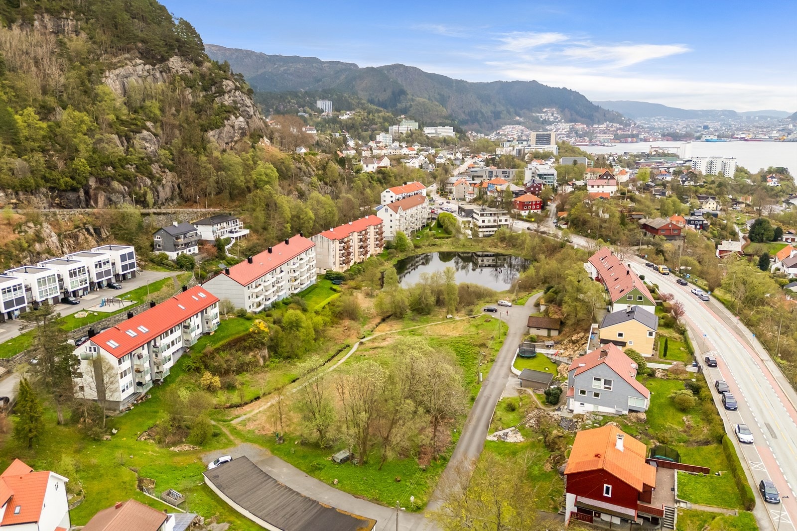 Gangavstand til NHH, og sykkelsti helt inn til Bergen sentrum Galleribilde