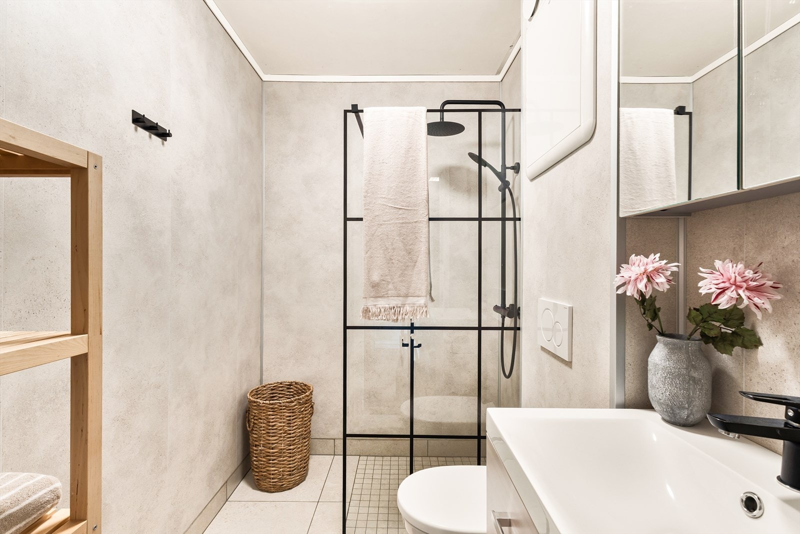 I 2022 ble badet pusset opp, og både varmtvannsbereder, vannrør og avløpsrør ble skiftet Galleribilde