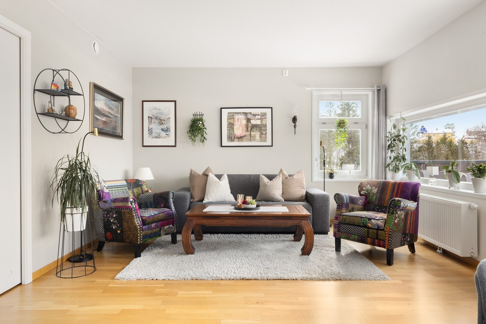 Eiendomsmegler MNEF Kristine Langfjell har gleden av å presentere en gjennomtenkt og praktisk leilighet beliggende i 4. etasje i et etablert borettslag på Vikaåsen. Galleribilde