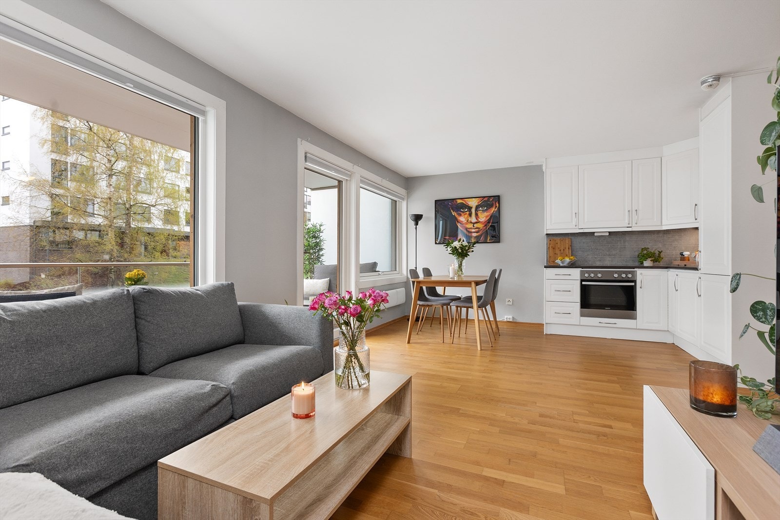 Lys og moderne 1-roms leilighet med stor, vestvendt balkong og god planløsning Galleribilde