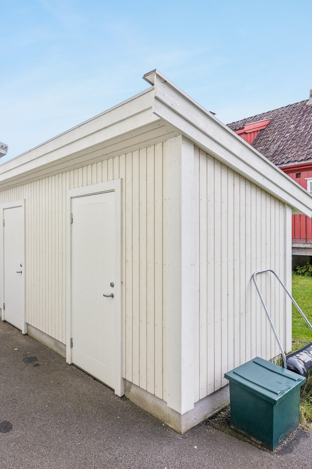 Utvendig sportsbod. Galleribilde