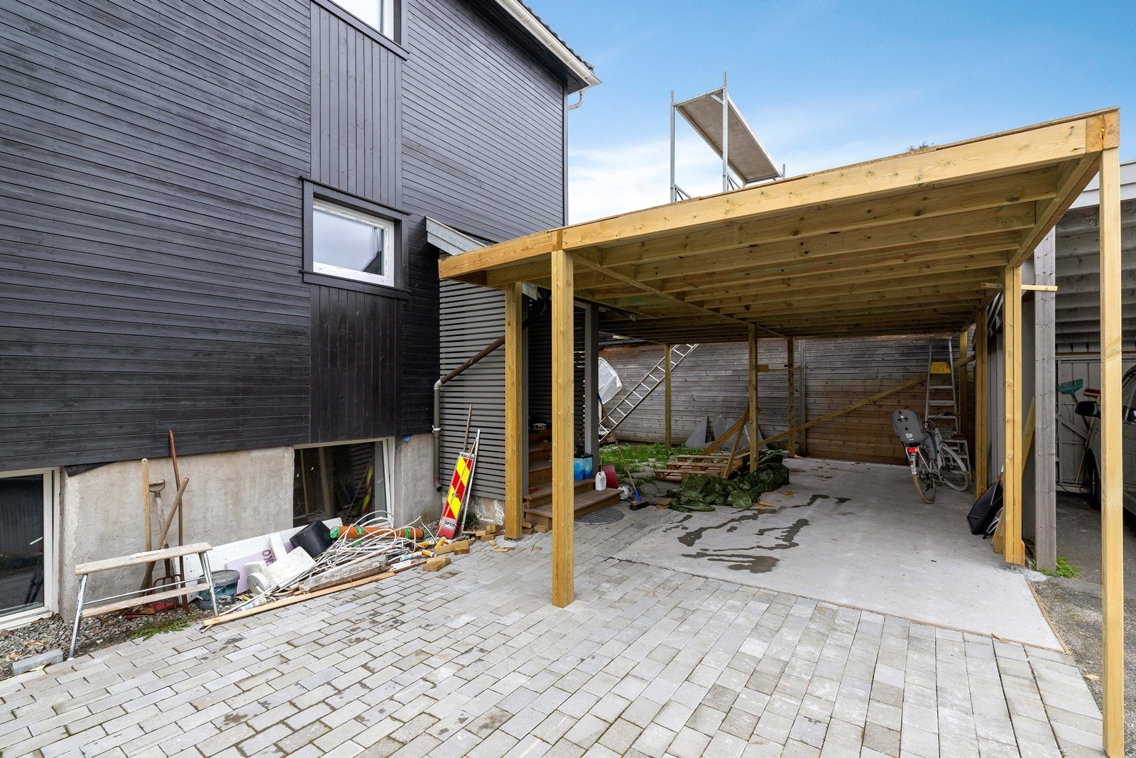 Inngangsparti med carport (carport er ikke søkt kommunen) Galleribilde