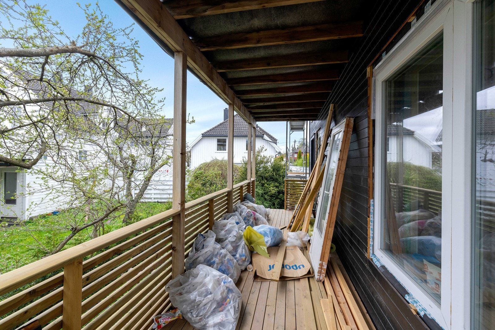 Balkong 1. etasje (høyre del) Galleribilde