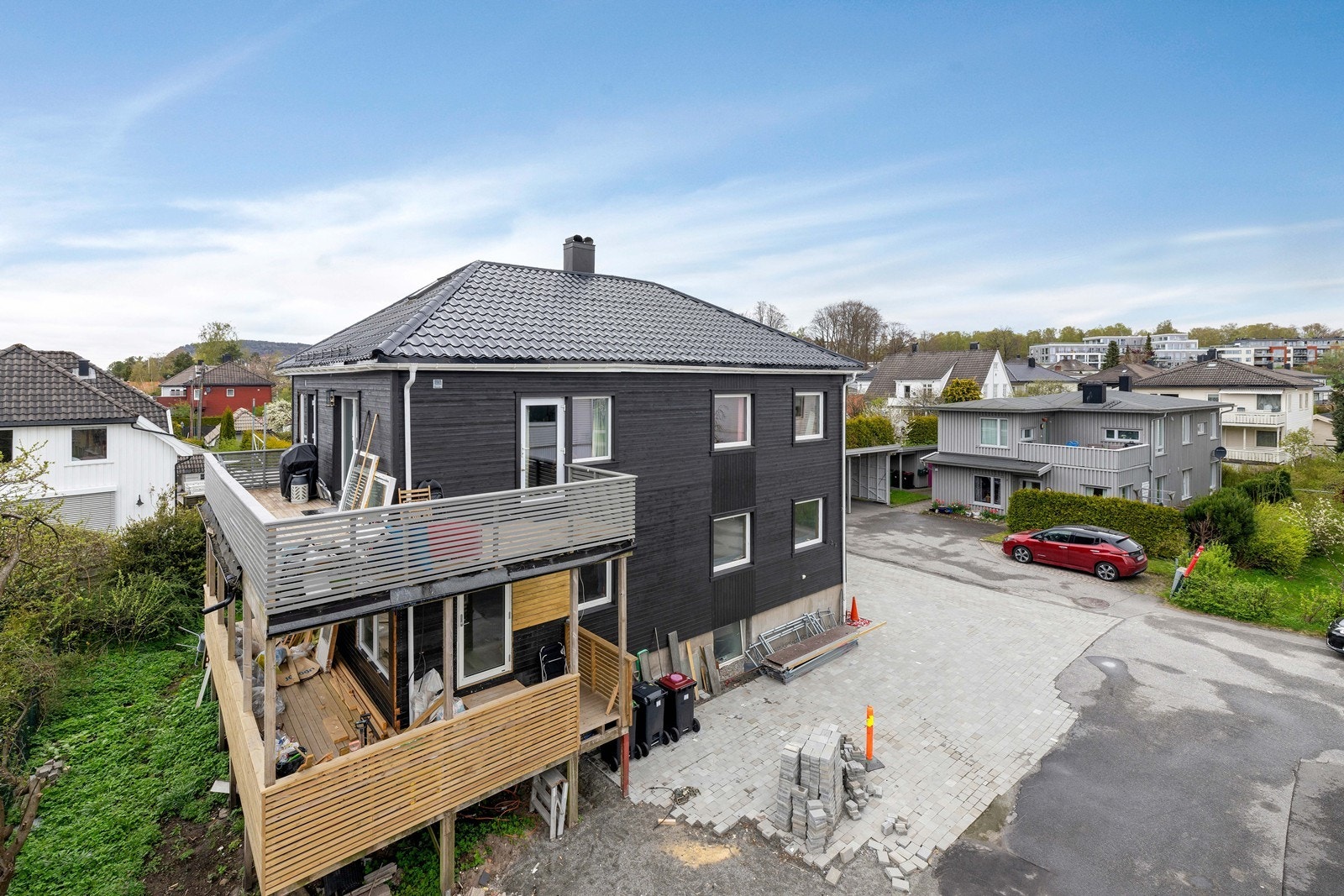 Fasade (balkong 2. etasje ikke søkt kommunen) Galleribilde