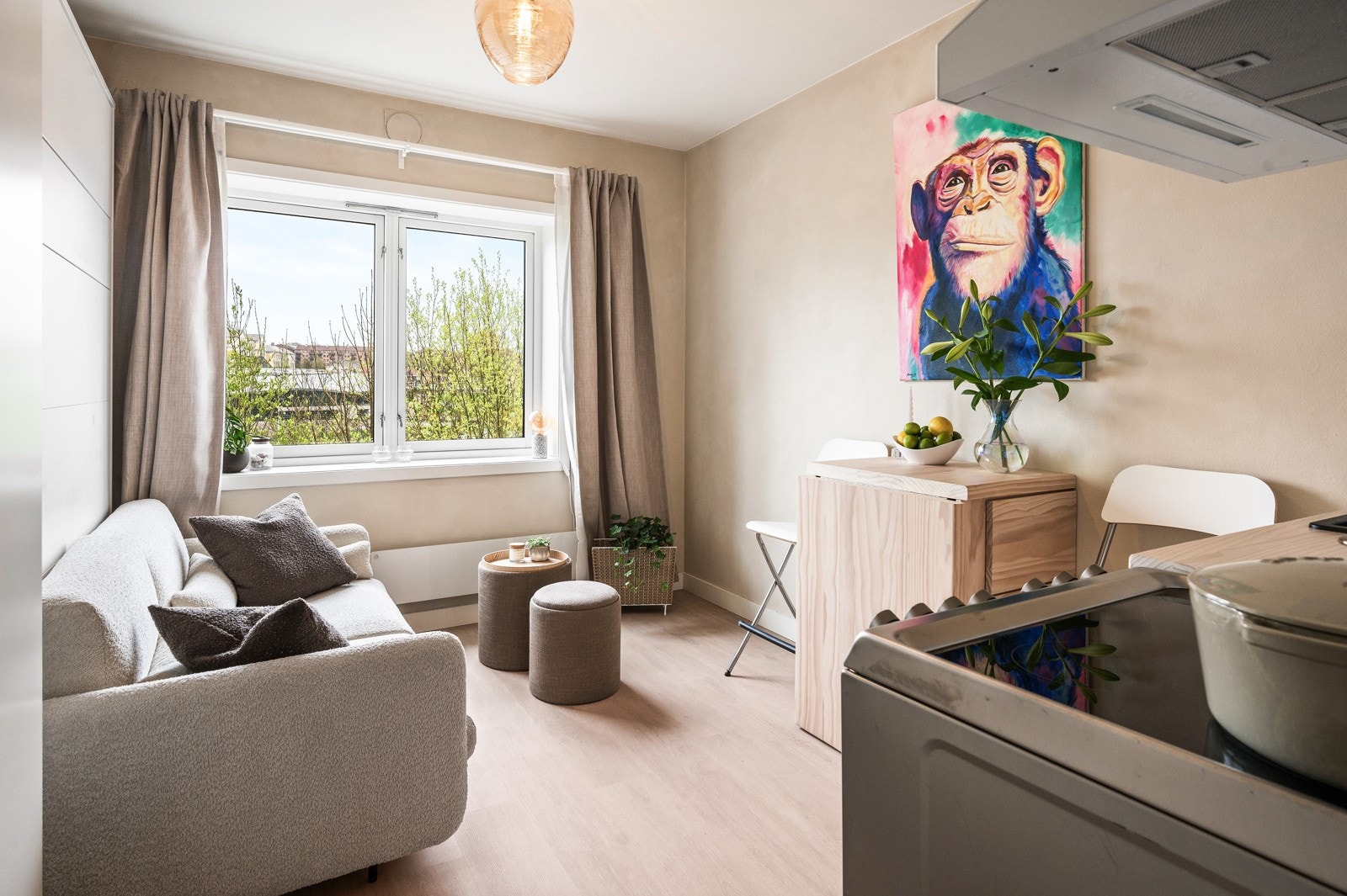 Her presenteres en smakfull og nyoppusset studioleilighet hvor hver eneste kvadratmeter er gjennomtenkt. Galleribilde