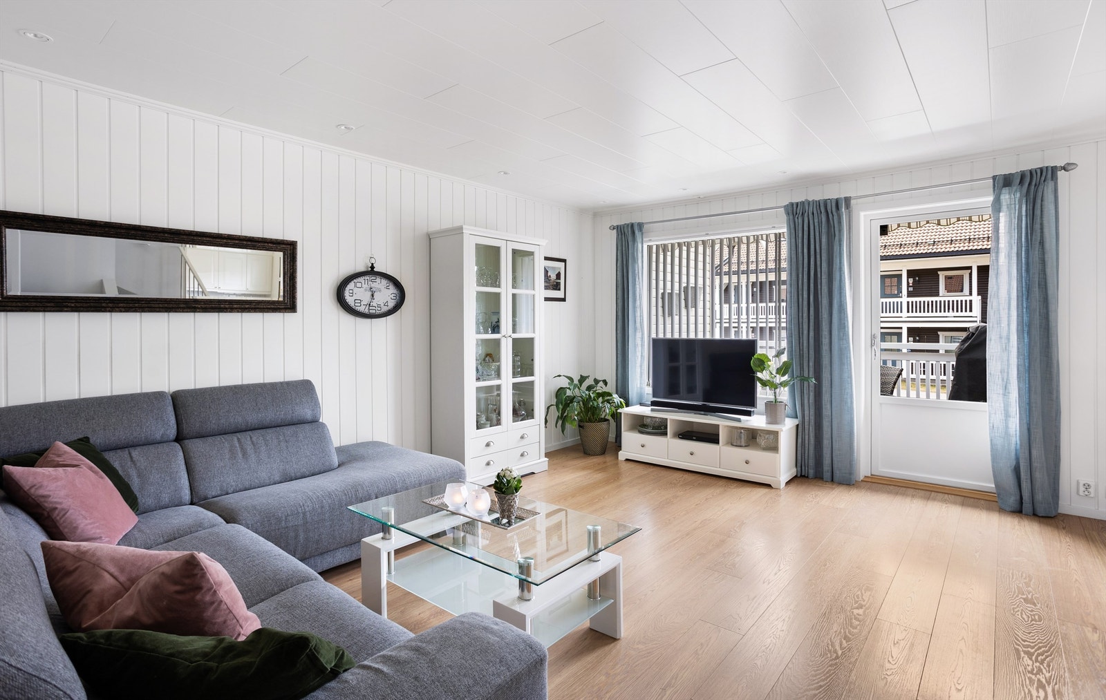 Med utgang fra stuen finner vi boligens balkong. Galleribilde