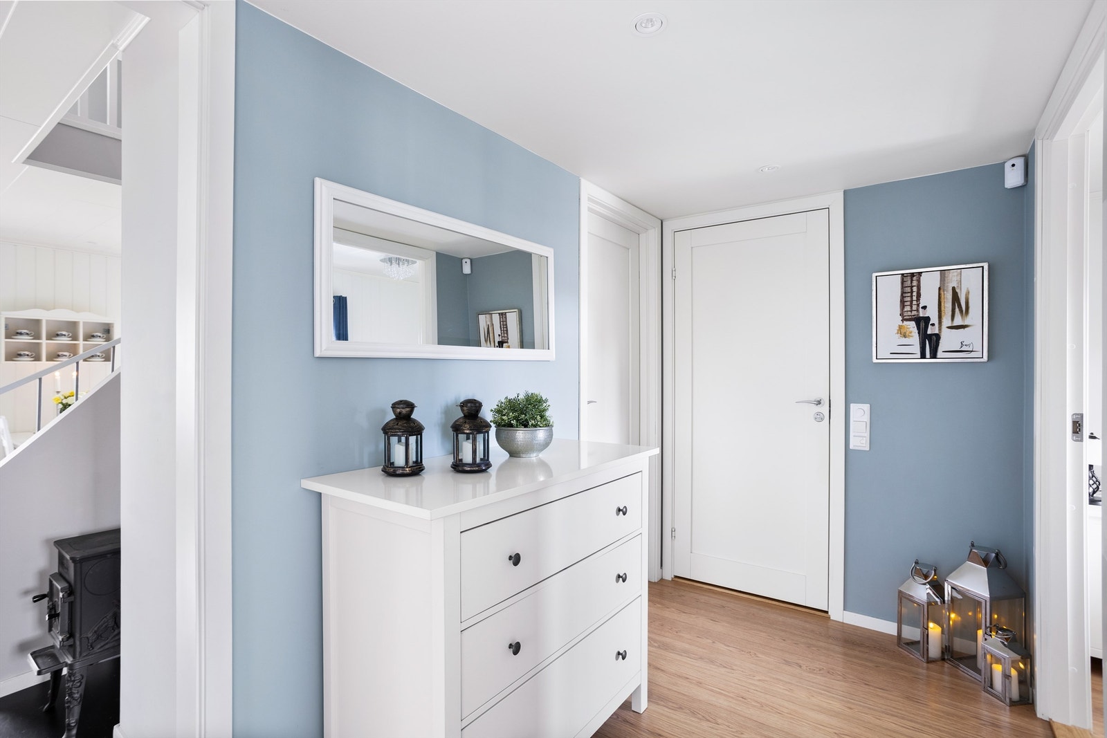 Lys entré som gir boligen et behagelig og godt førsteinntrykk. Galleribilde