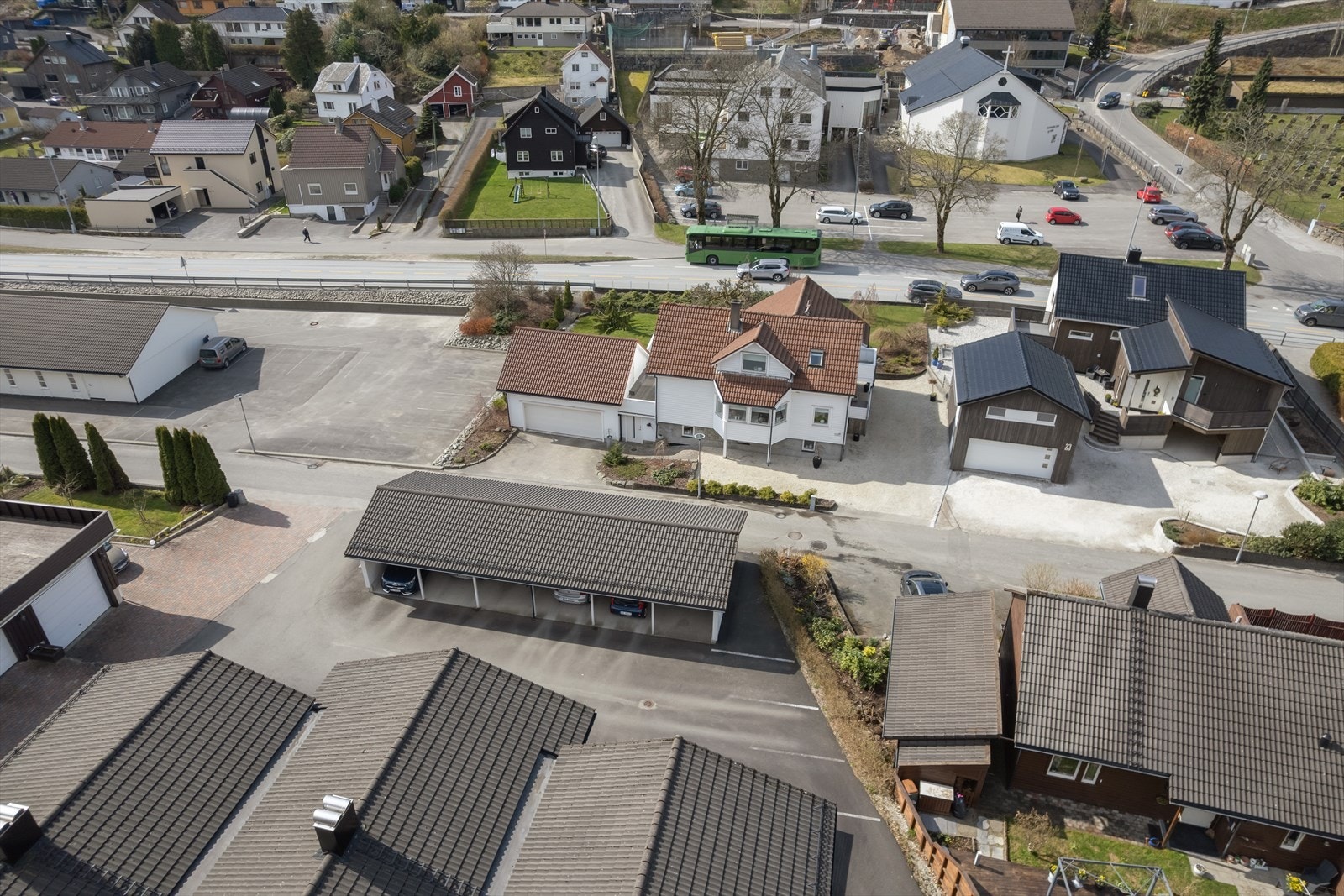 Leiligheten ligger kort avstand fra butikker og sentrum av Egersund. Galleribilde