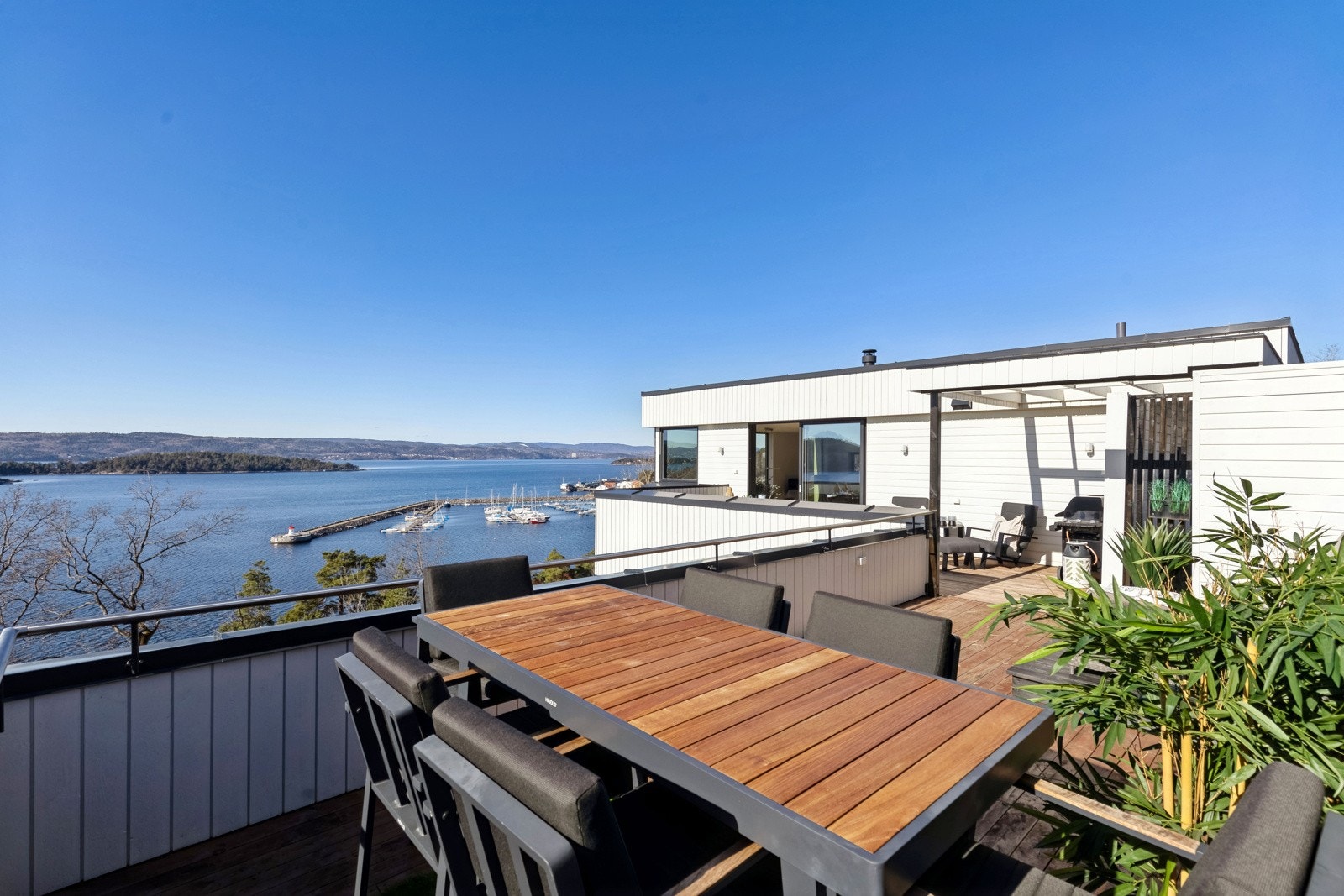 Fantastiske terrasser og en nydelig beliggenhet helt på tuppen av Strandlia Galleribilde