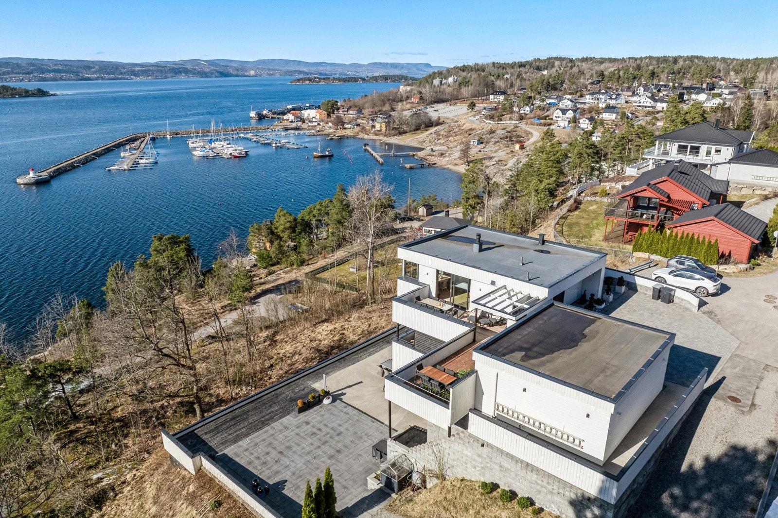 Eksepsjonell og stilren funkisvilla med fantastisk fjordutsikt! Galleribilde
