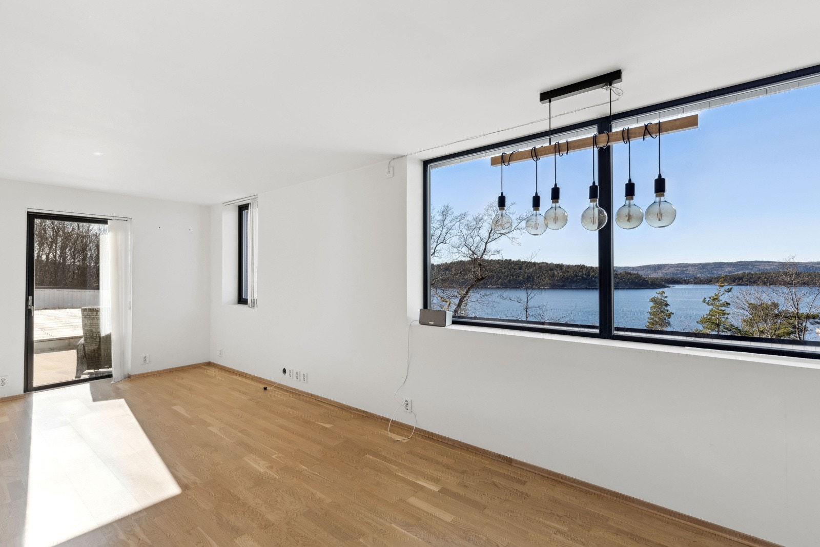 1. etg har en separat 2-roms utleiedel, også her er det flott utsikt! Galleribilde
