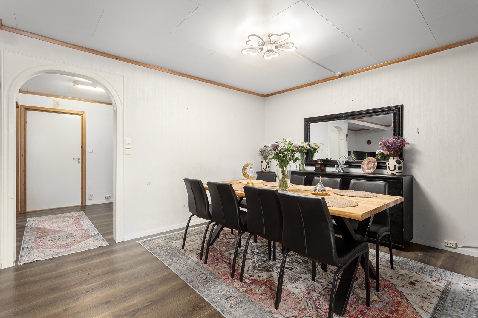 Dette er et hyggelig allrom som gir plass til å samle familie og venner. Galleribilde