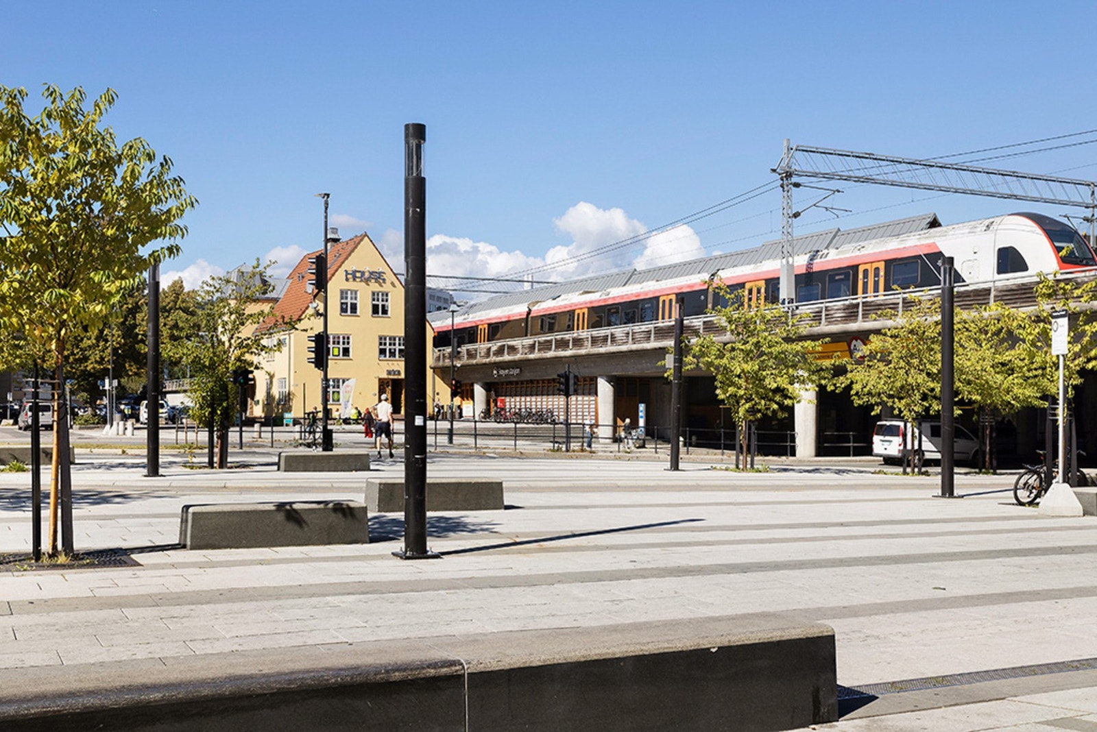 Det er kun en kort gåtur til Skøyen stasjon. Galleribilde
