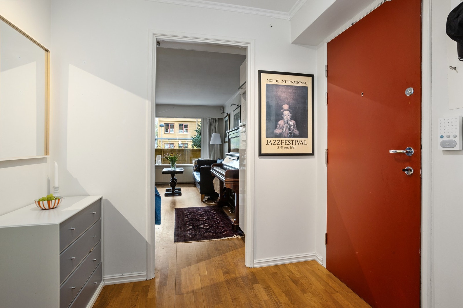 Entré/gang med plass til ytterklær. Galleribilde