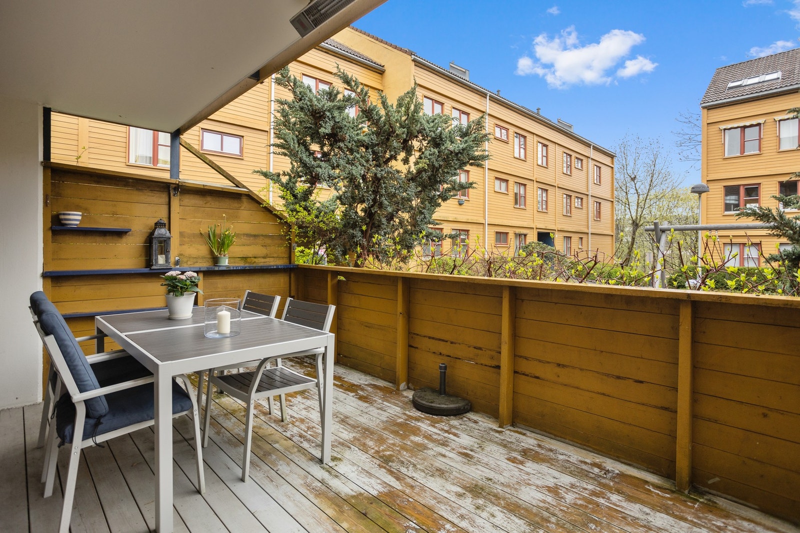 Terrassen blir som en ekstra stue på somemren. Galleribilde