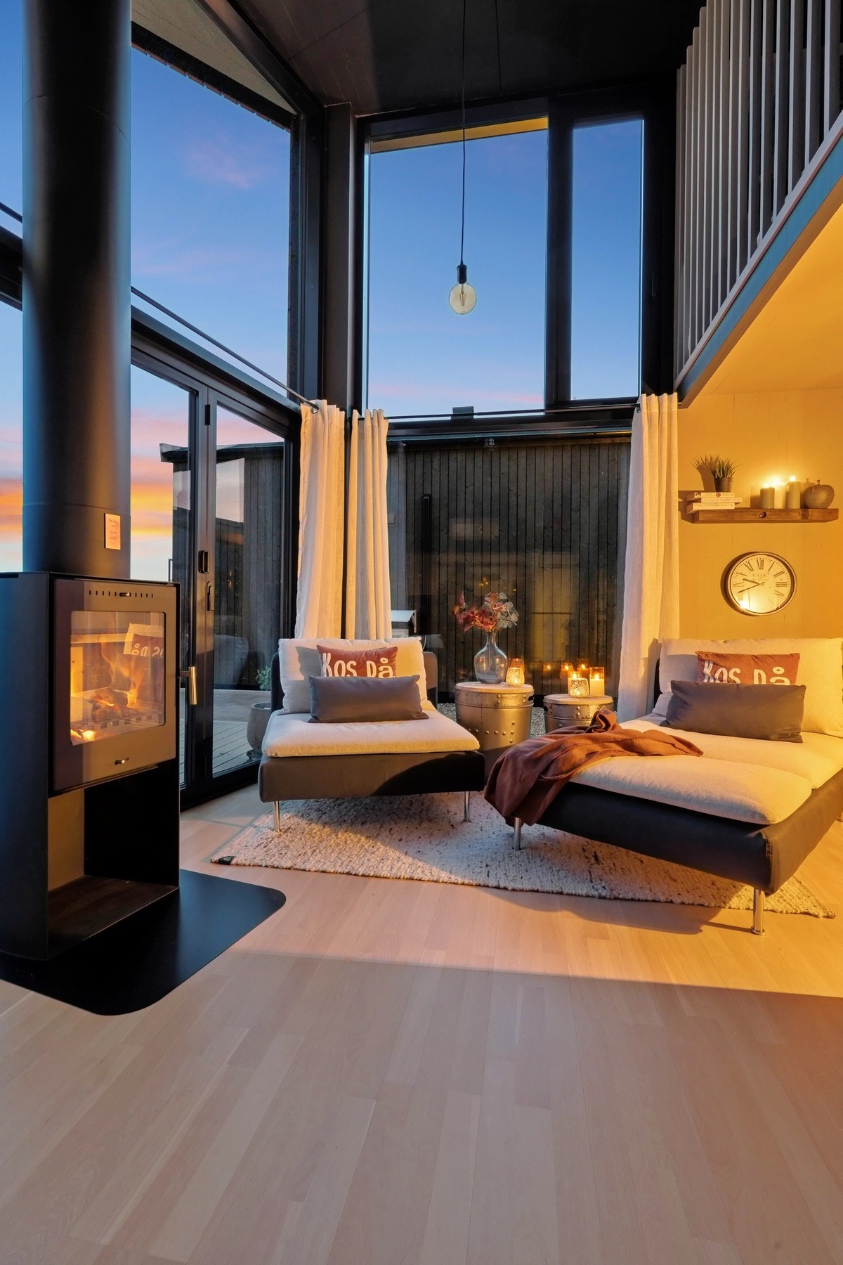 Samle familien for hyggelige spillkvelder rundt peisen. Galleribilde