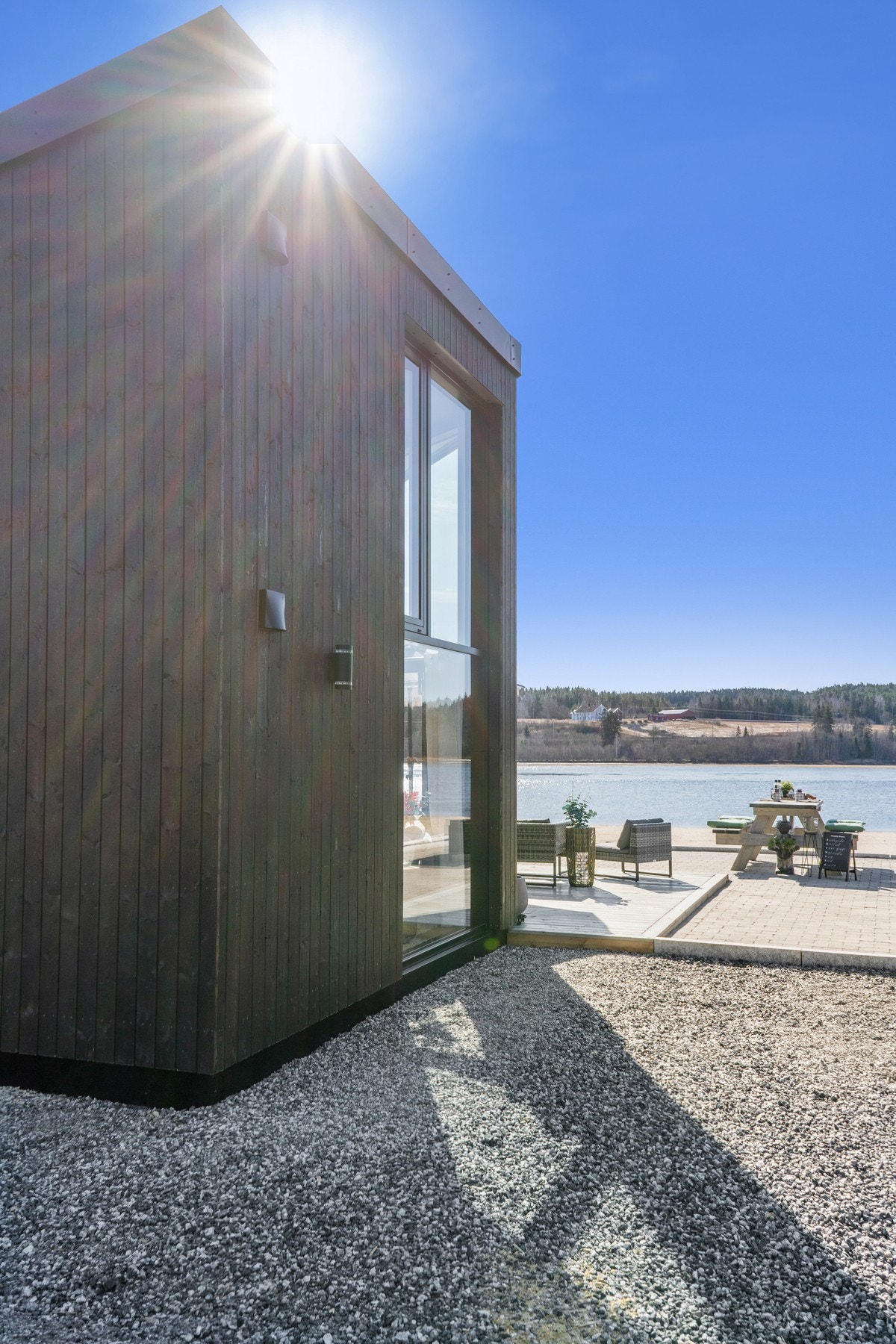 Innvendig er fritidsboligen preget av eleganse og moderne stil. Galleribilde