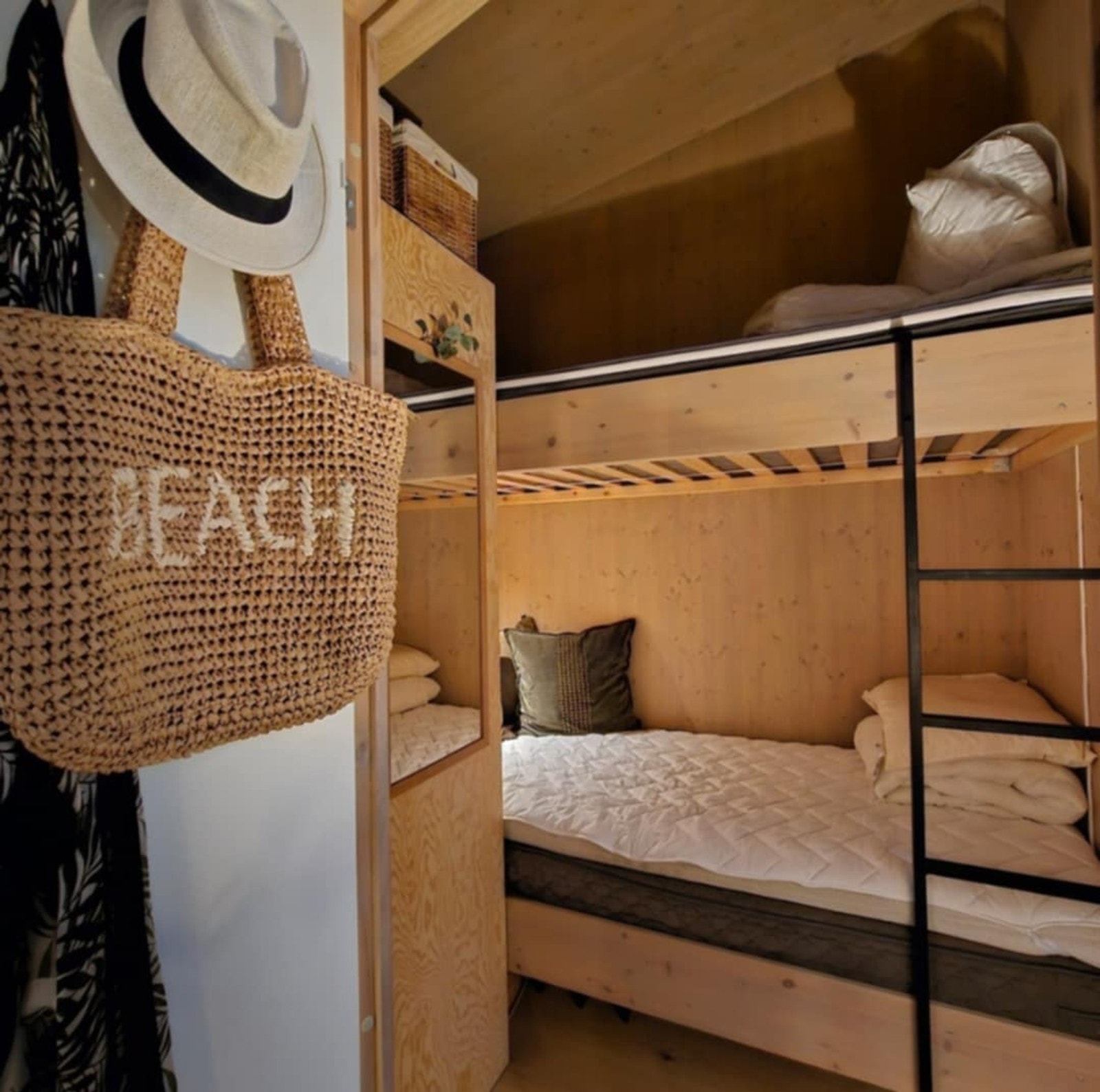 Det er mulig å innrede soverom nr. 2 med en køyeseng. Bildet er lånt av en nabohytte. Galleribilde