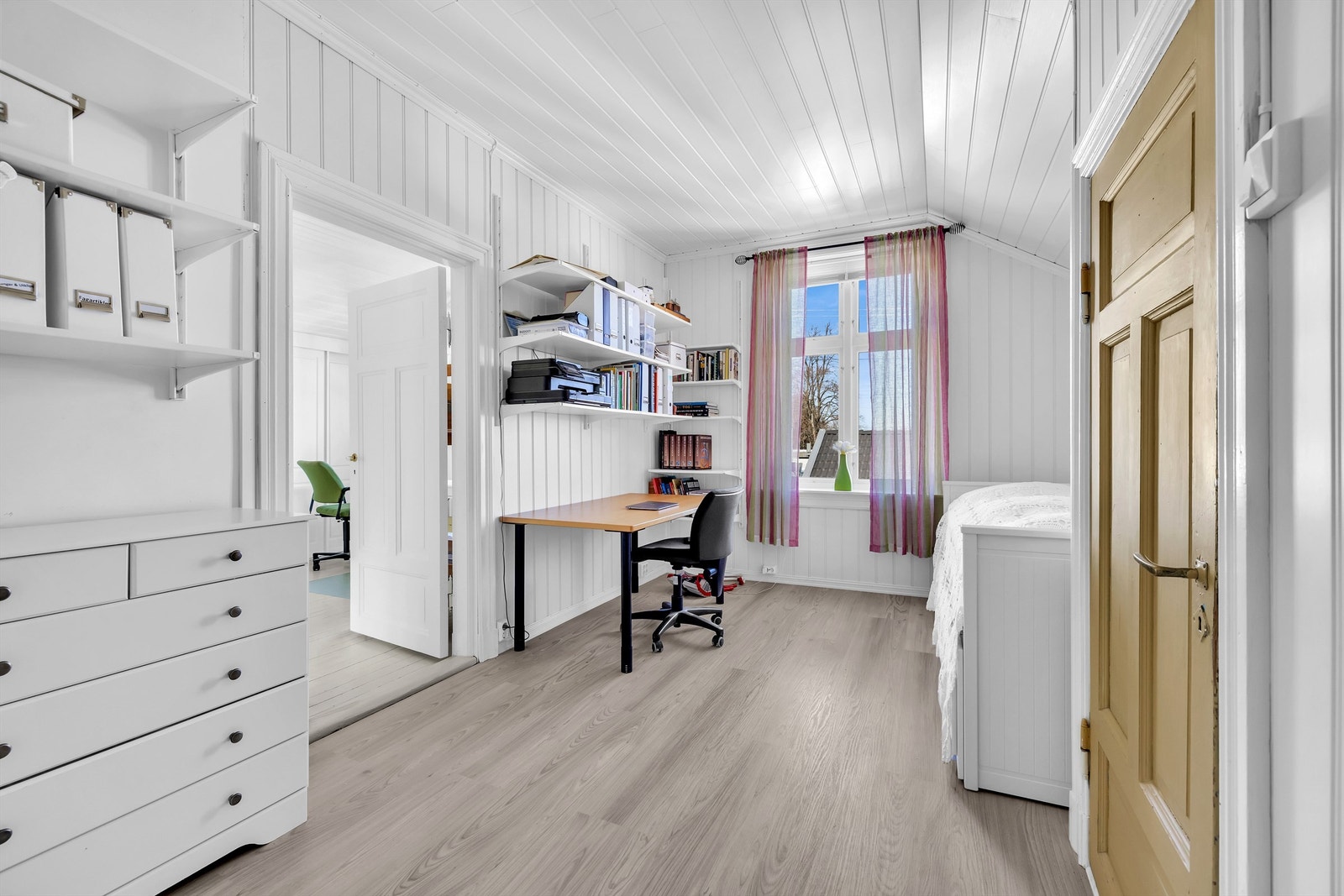 Kontor/soverom med tilknytning til bad - gitt TG3 i tilstandsrapporten. Galleribilde
